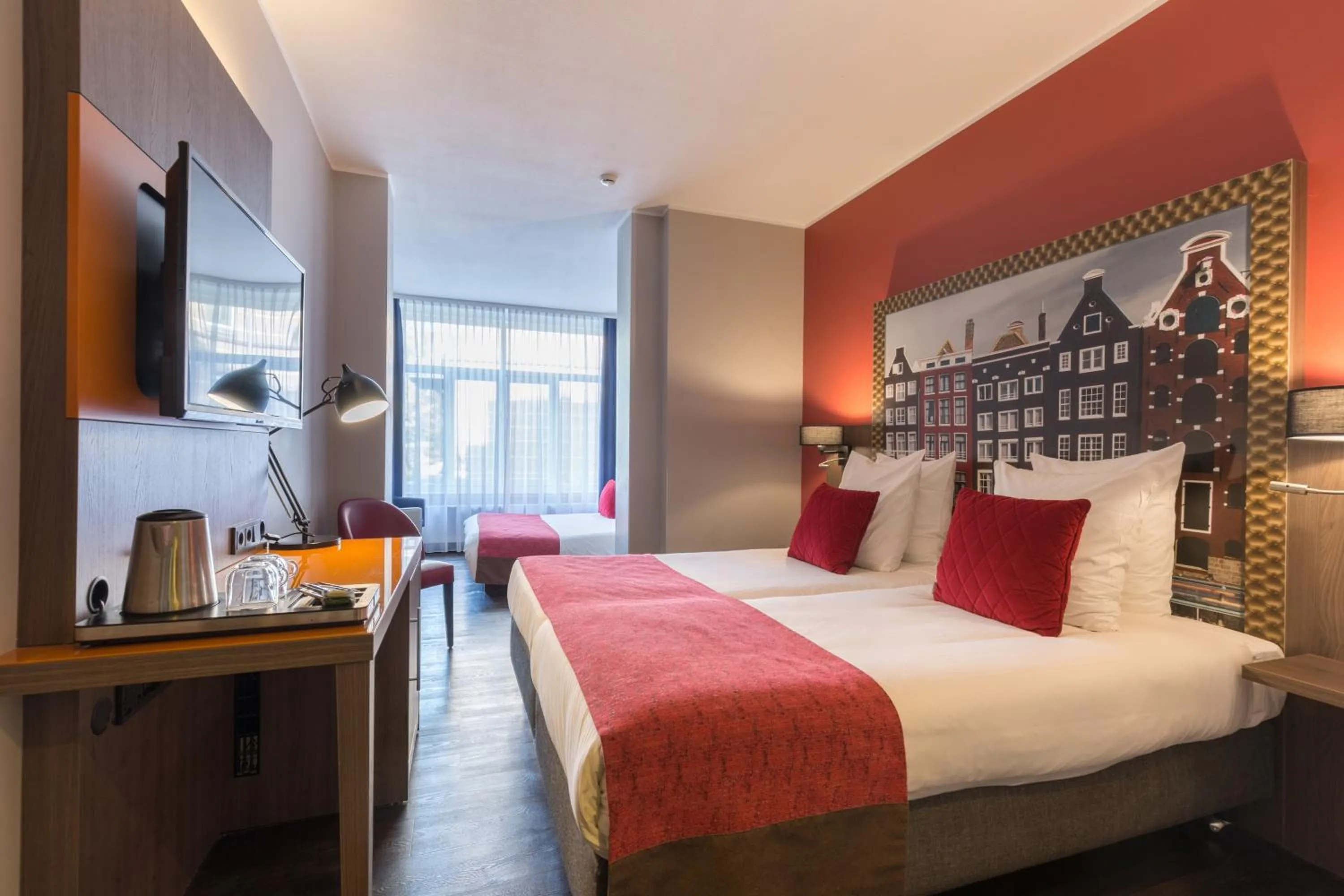 Photo of the whole room, Bed in Leonardo Boutique Hotel Amsterdam Vondelpark