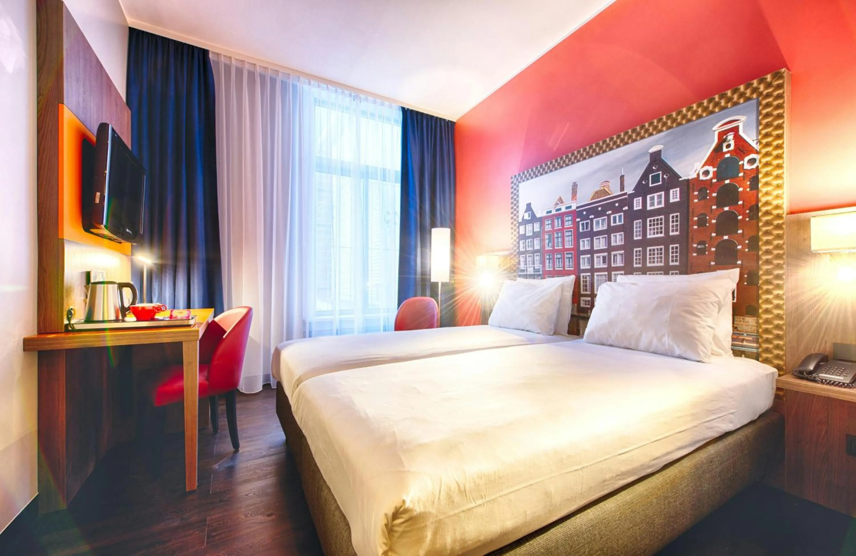 Photo of the whole room, Bed in Leonardo Boutique Hotel Amsterdam Vondelpark
