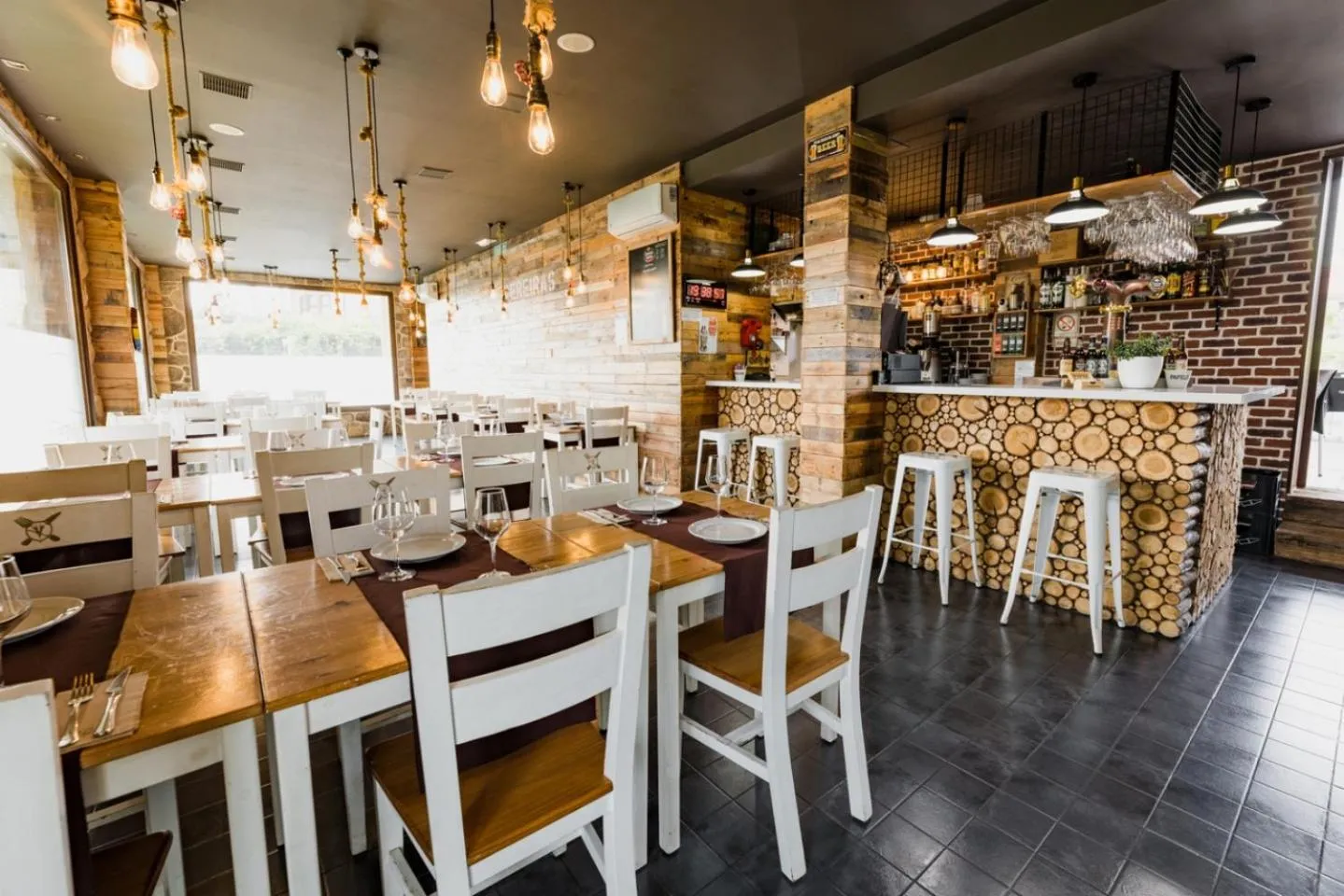 Restaurant/places to eat in O Lar de Pereiras