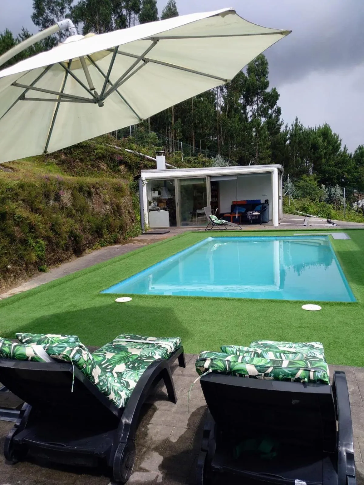 Casa Rocha Velha con terraza y piscina particular