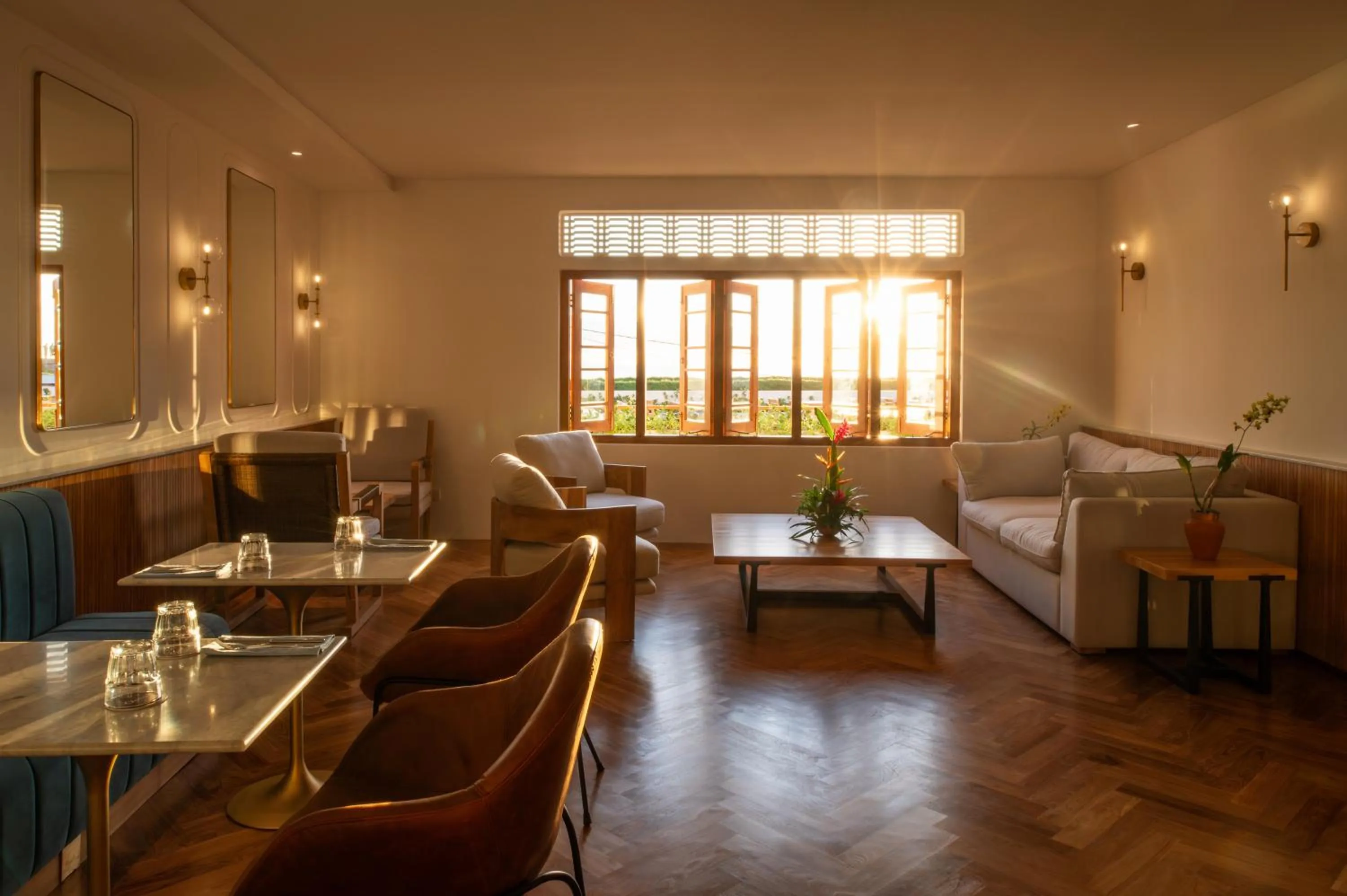 Restaurant/places to eat in The Charleston