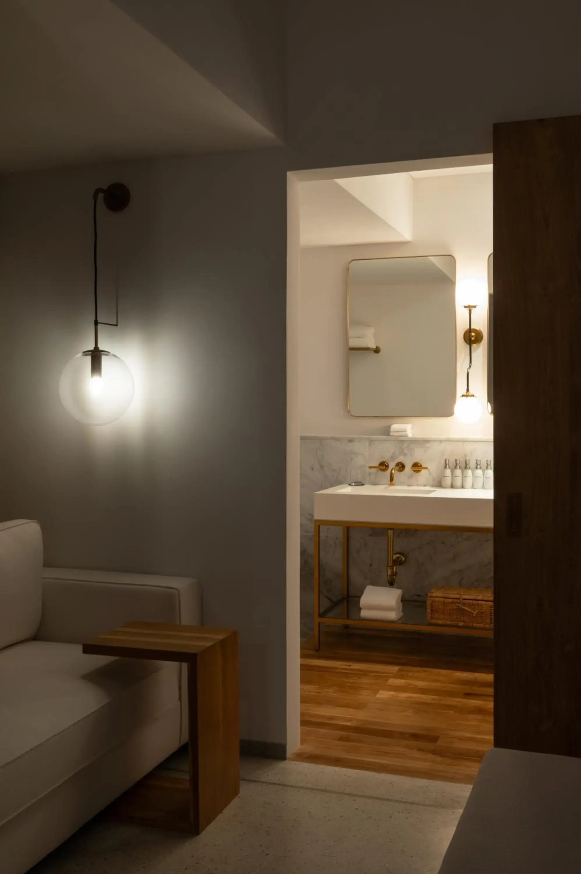 Bathroom, Bed in The Charleston Bathroom, Bed in The Charleston