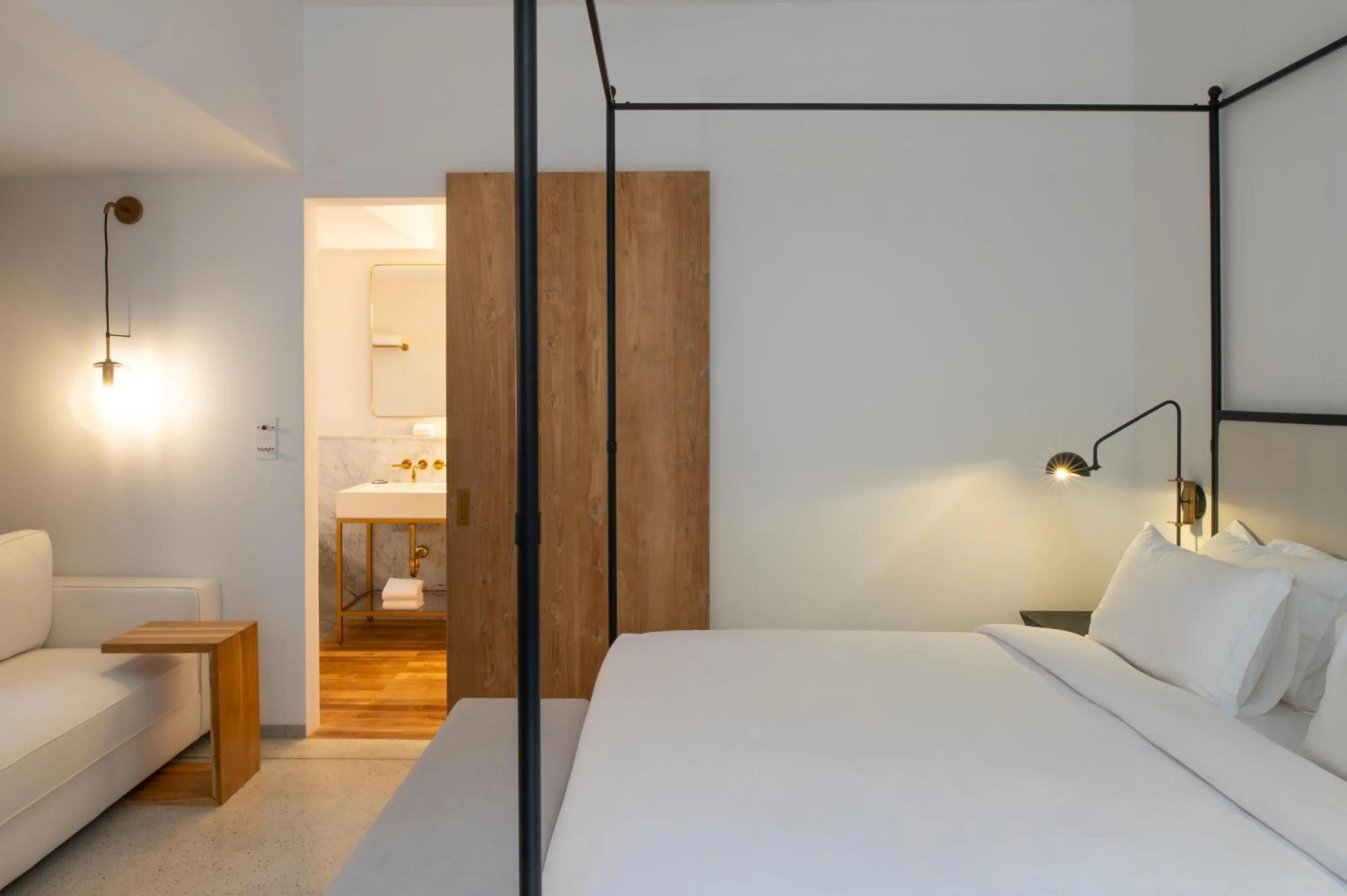 Bedroom, Bed in The Charleston