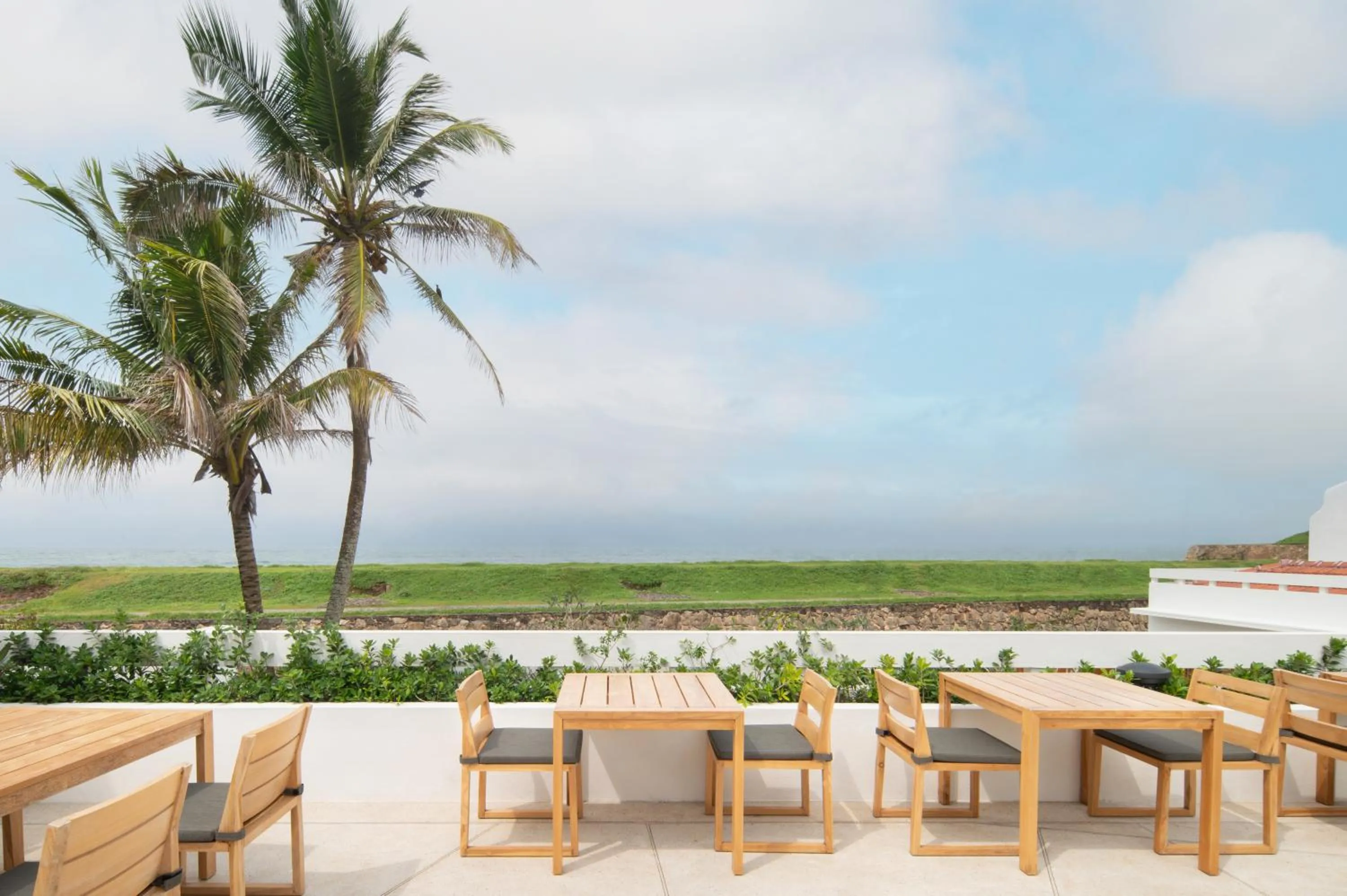 Restaurant/places to eat in The Charleston