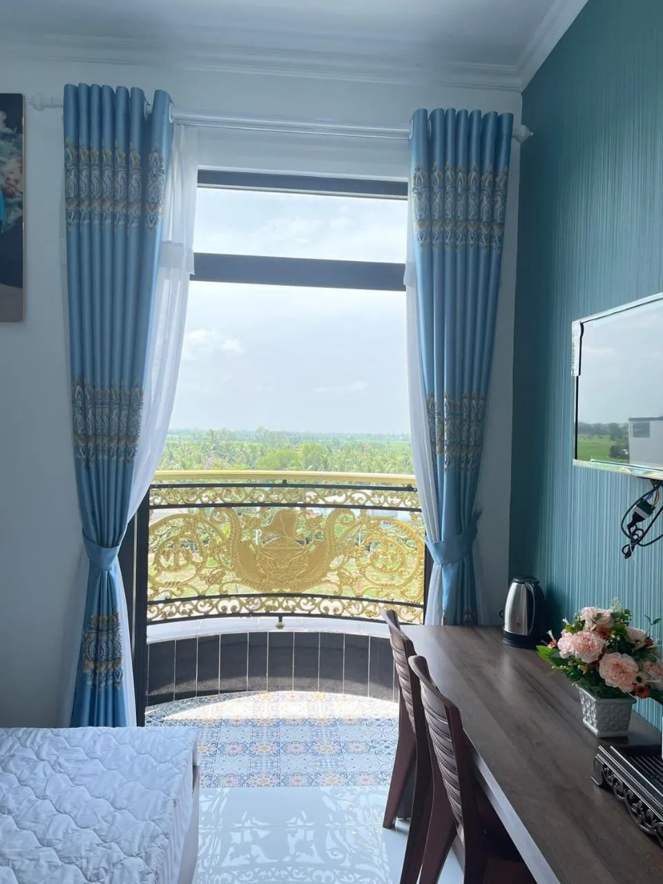 Balcony/Terrace, Bed in Kim Ngân Motel