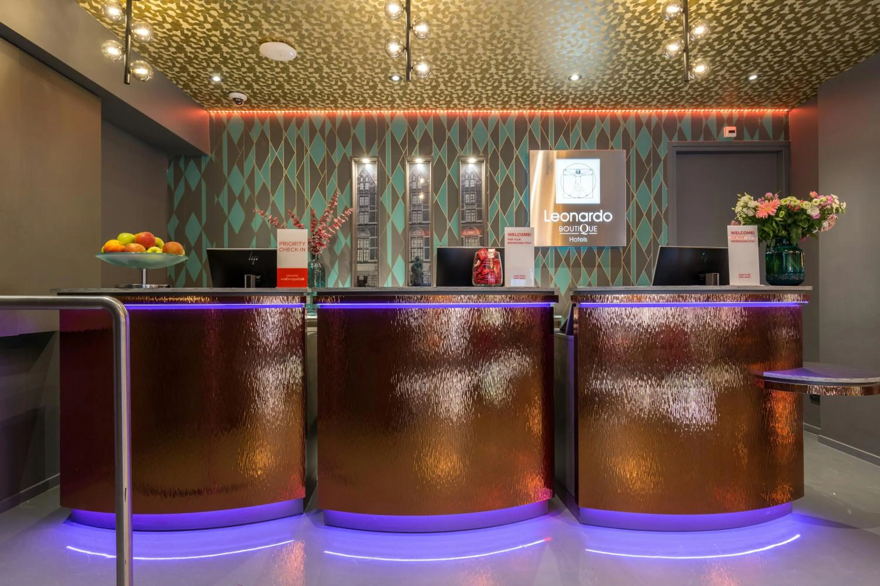 Lobby or reception in Leonardo Hotel Amsterdam Museum Quarter