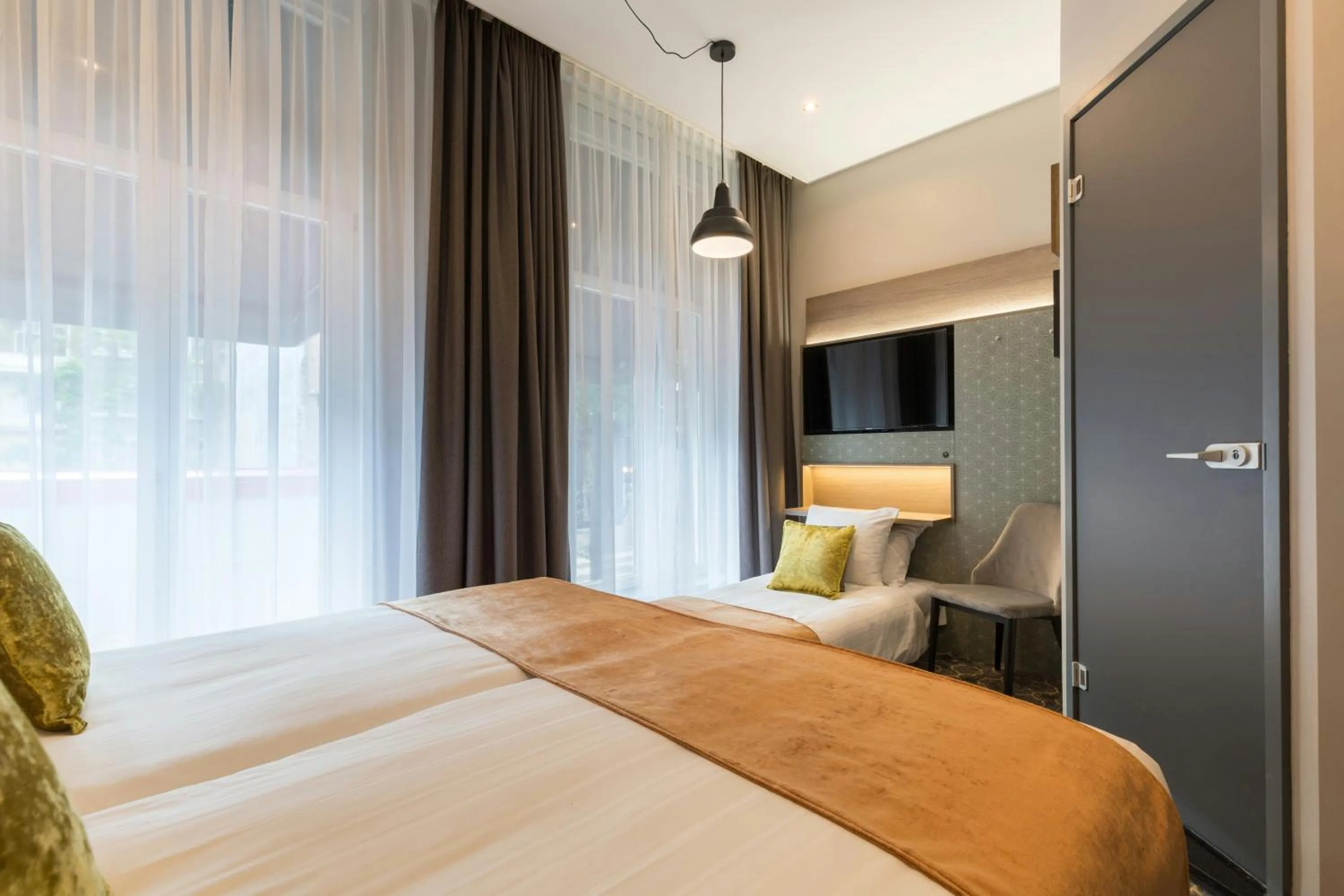 Photo of the whole room, Bed in Leonardo Hotel Amsterdam Museum Quarter