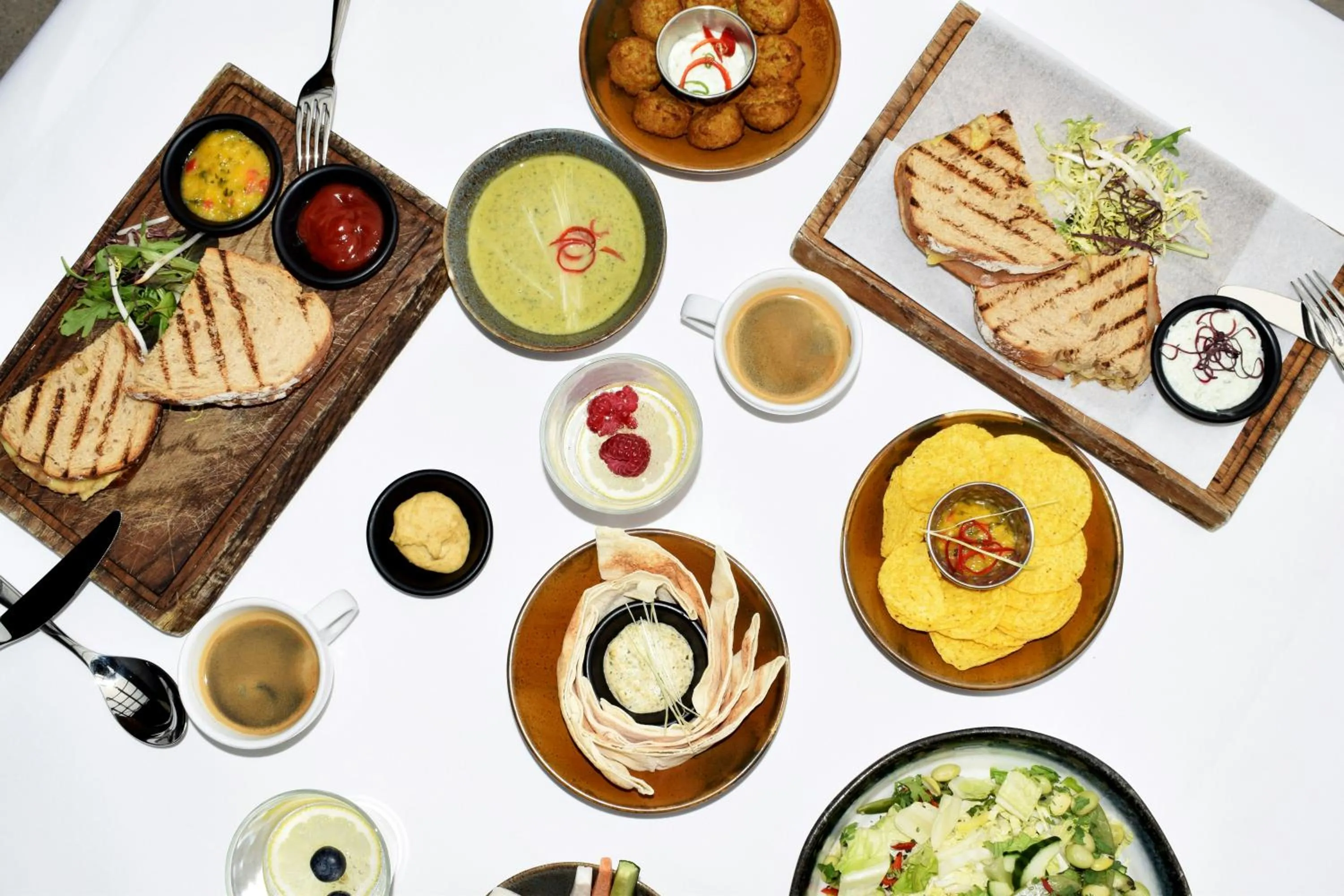 Restaurant/places to eat in Leonardo Hotel Amsterdam Museum Quarter