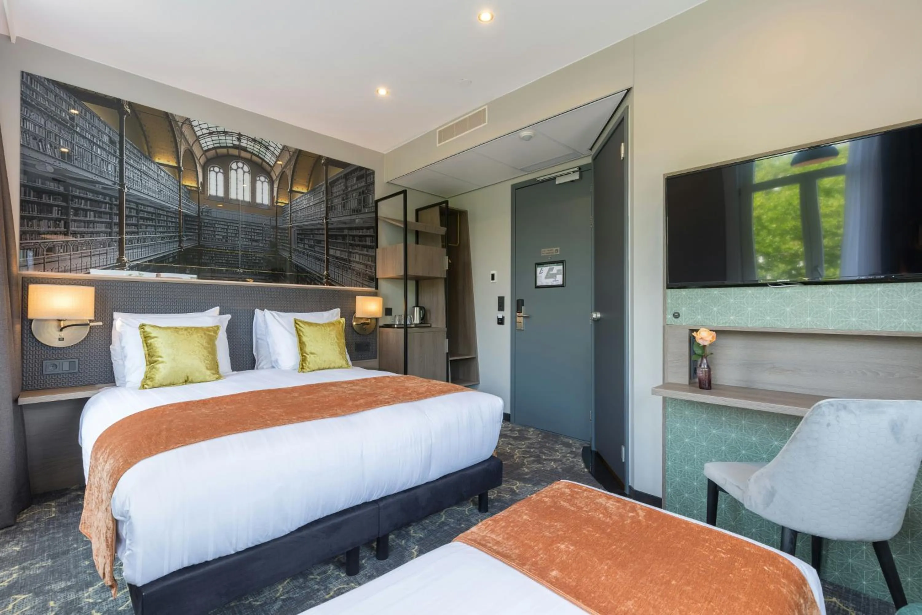 Photo of the whole room, Bed in Leonardo Hotel Amsterdam Museum Quarter