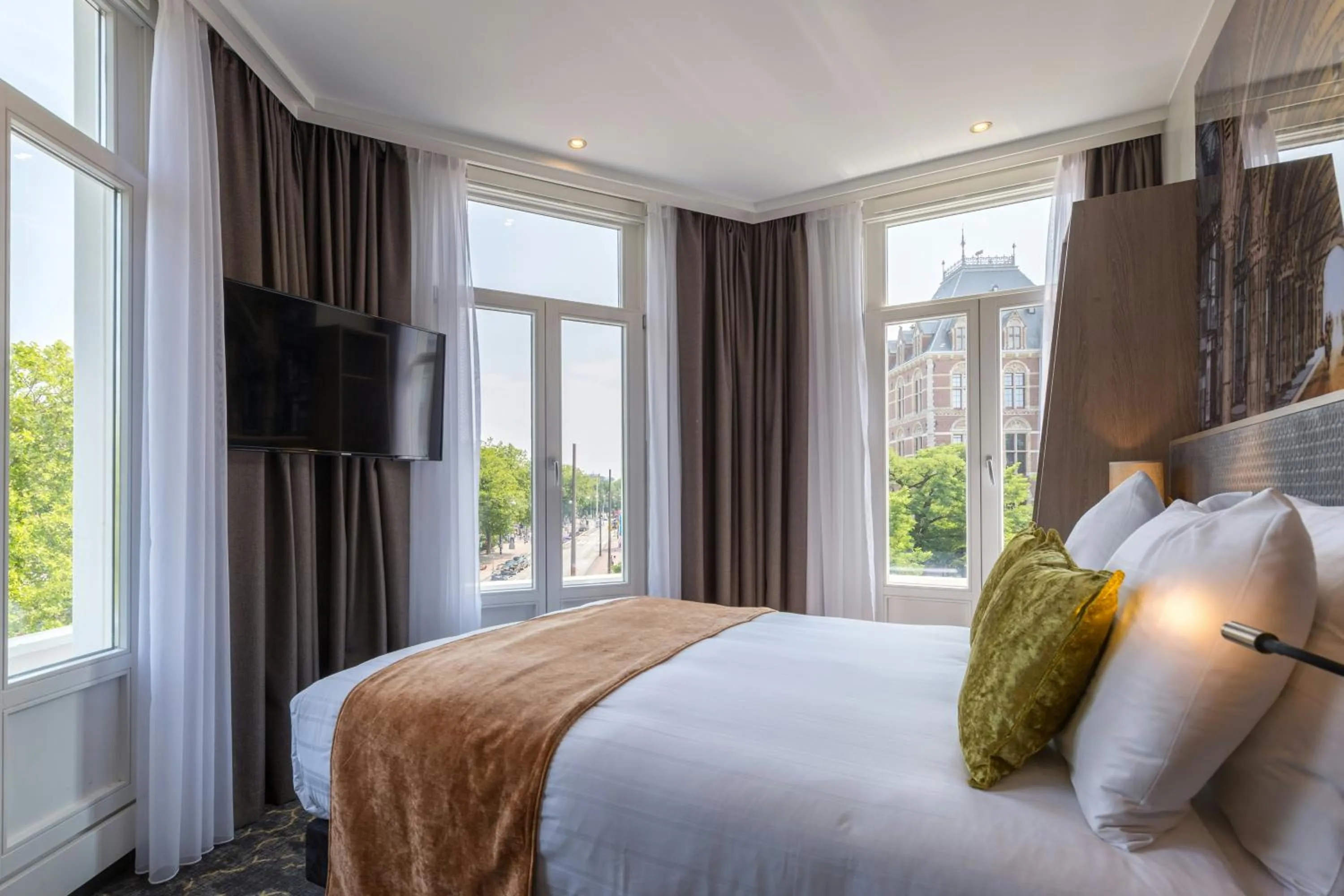 Photo of the whole room, Bed in Leonardo Hotel Amsterdam Museum Quarter