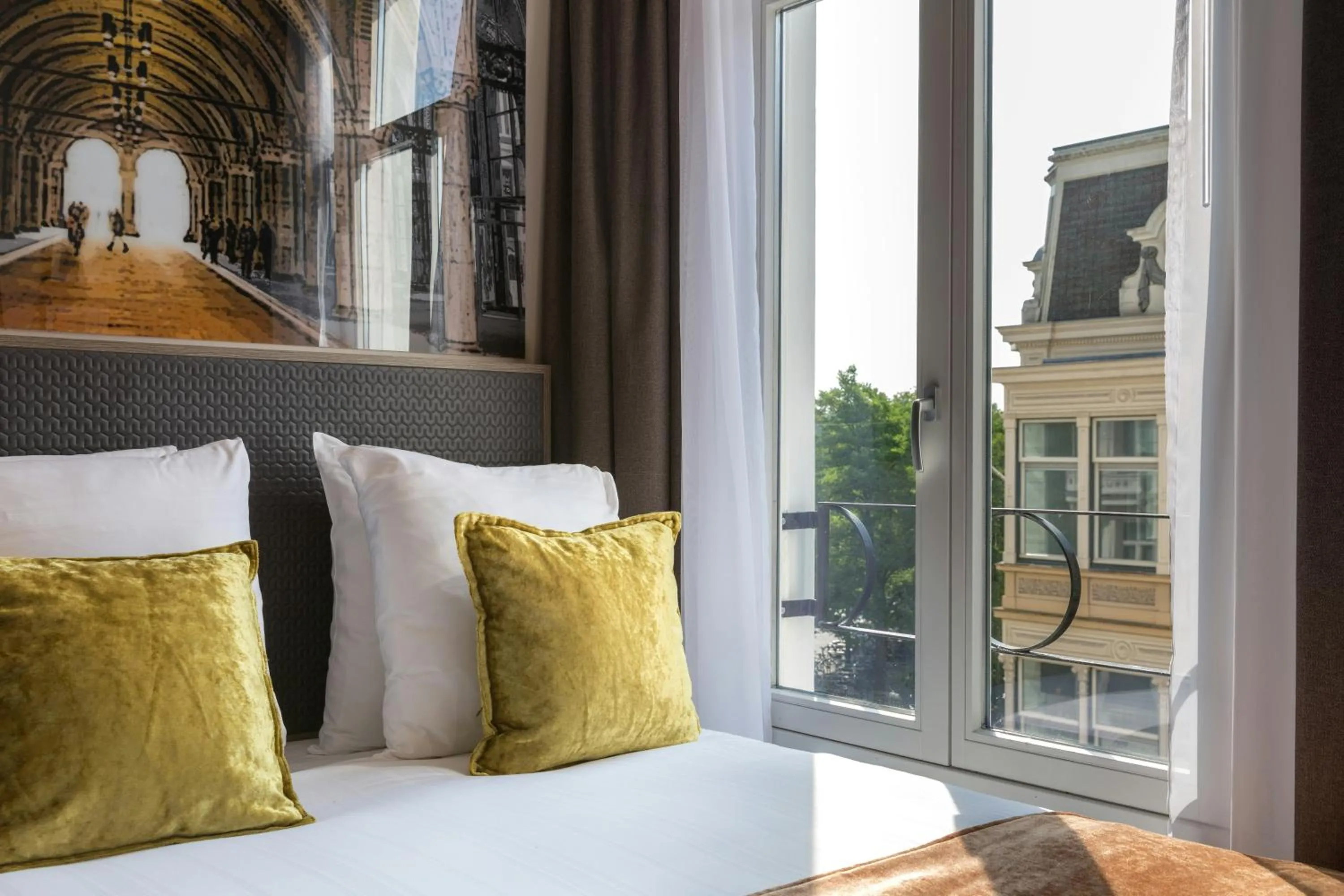 Photo of the whole room, Bed in Leonardo Hotel Amsterdam Museum Quarter