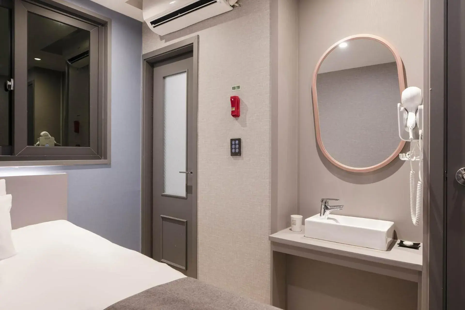 Bed in Hotel dongyangjang Dongdaemun-Jongno Bed in Hotel dongyangjang Dongdaemun-Jongno