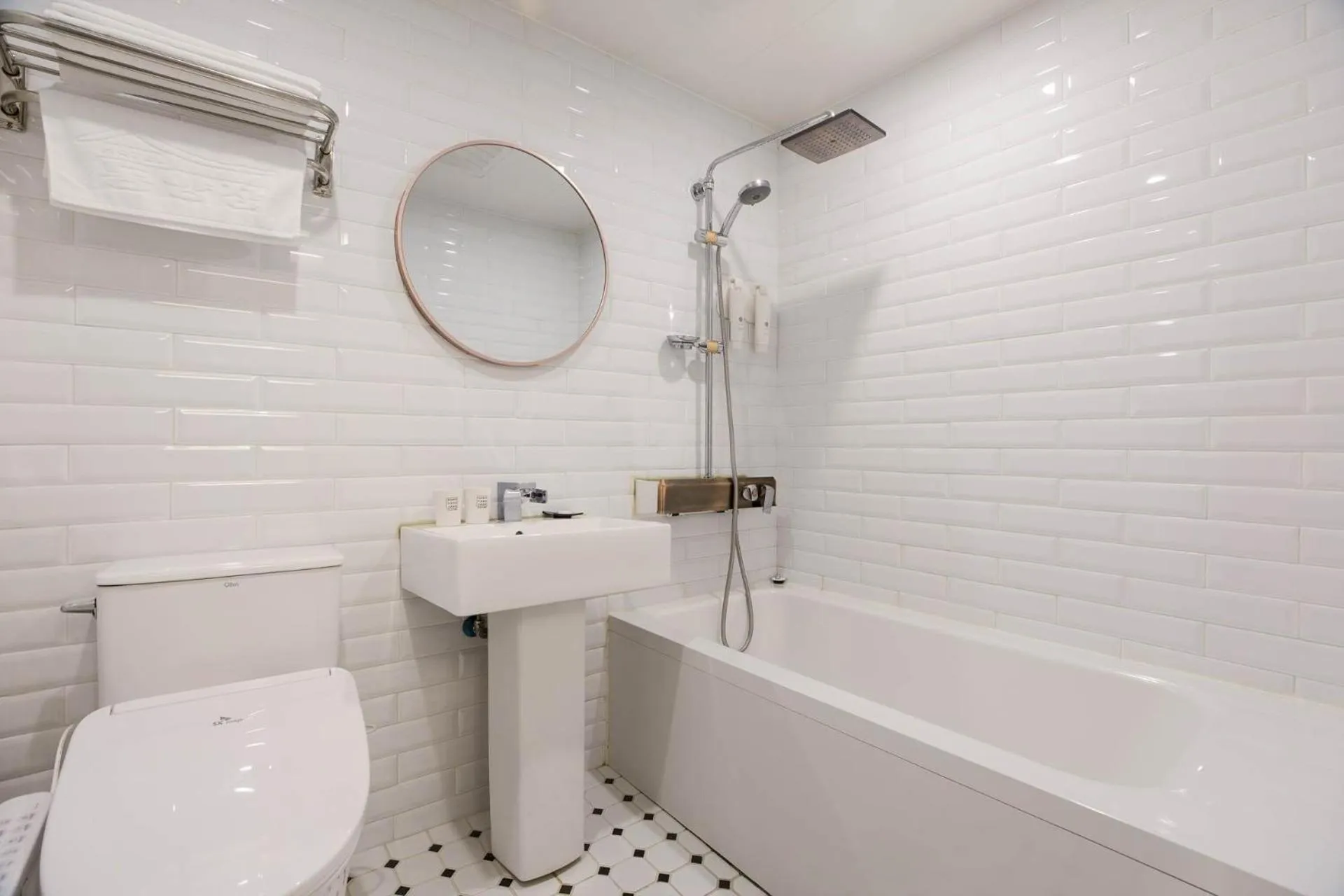 Shower in Hotel dongyangjang Dongdaemun-Jongno