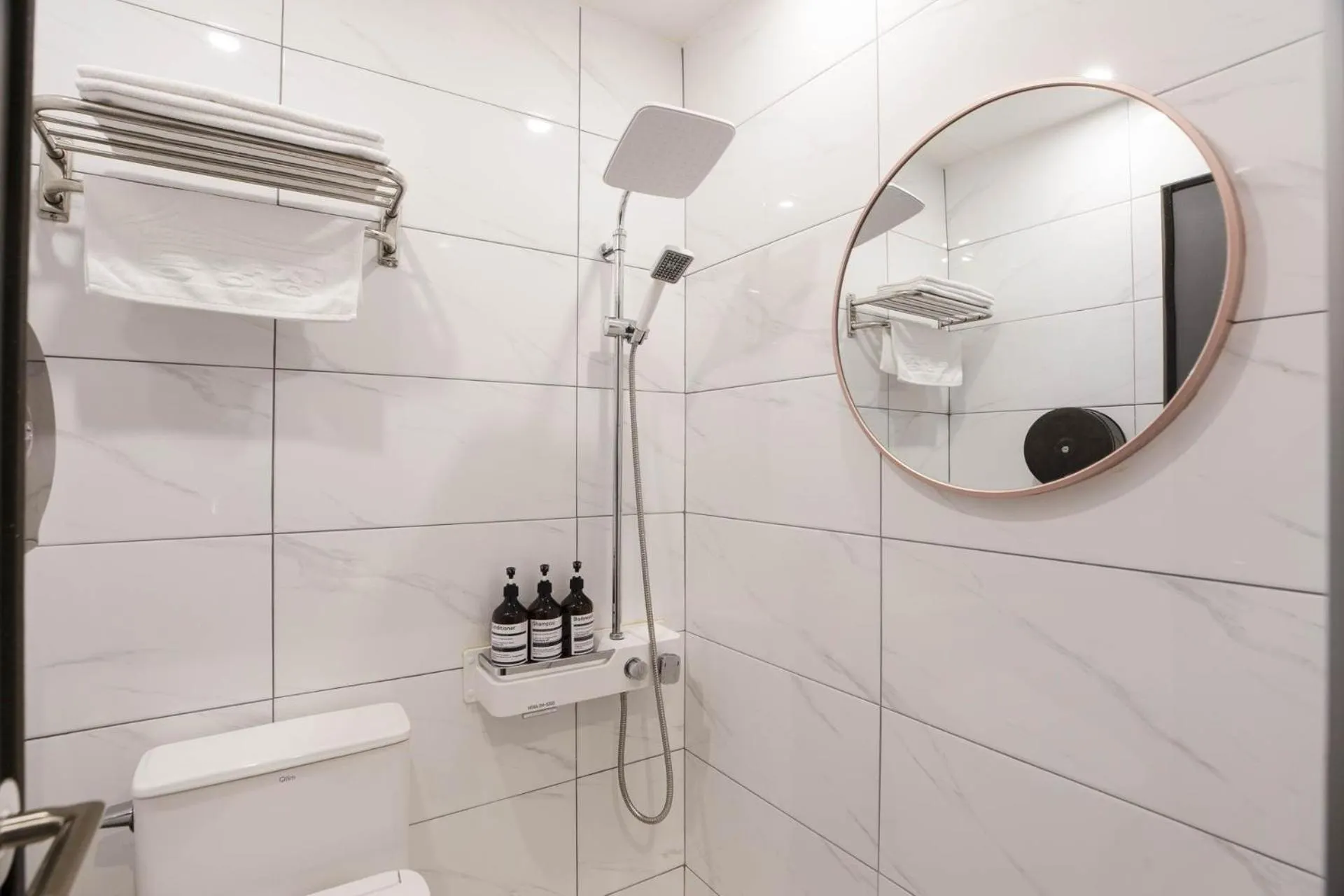 Shower in Hotel dongyangjang Dongdaemun-Jongno