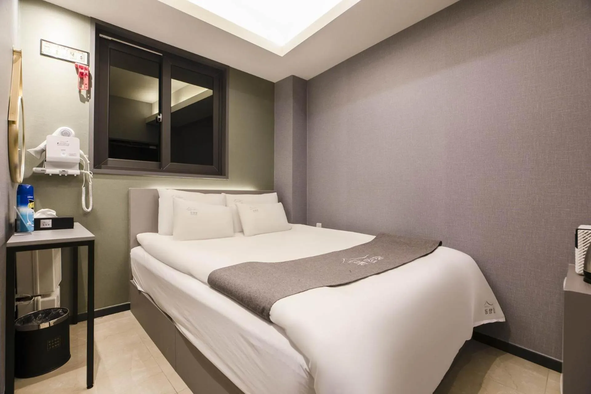 Photo of the whole room, Bed in Hotel dongyangjang Dongdaemun-Jongno