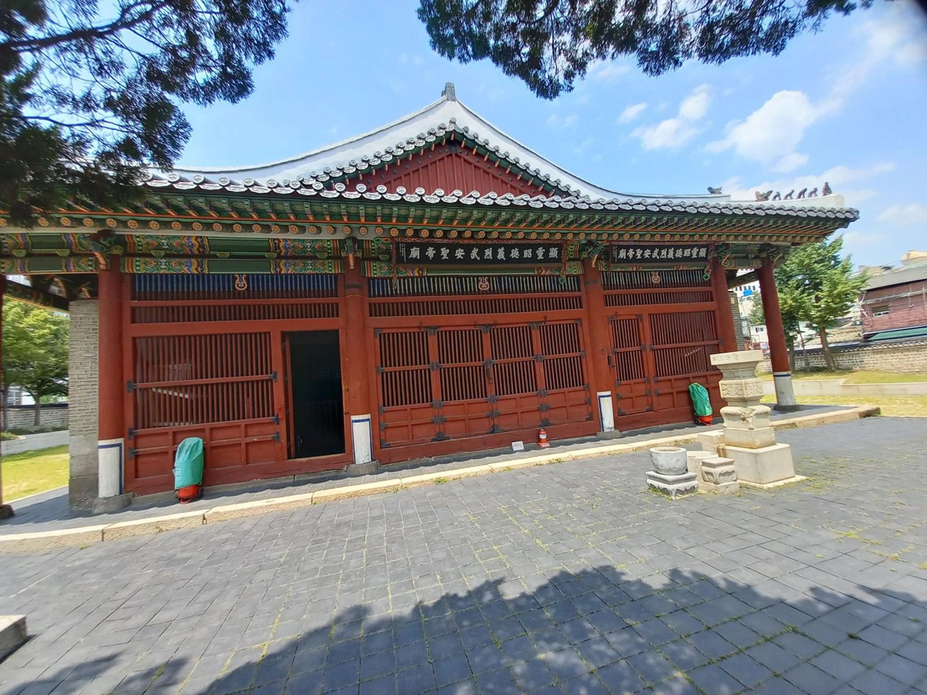 Nearby landmark in Hotel dongyangjang Dongdaemun-Jongno