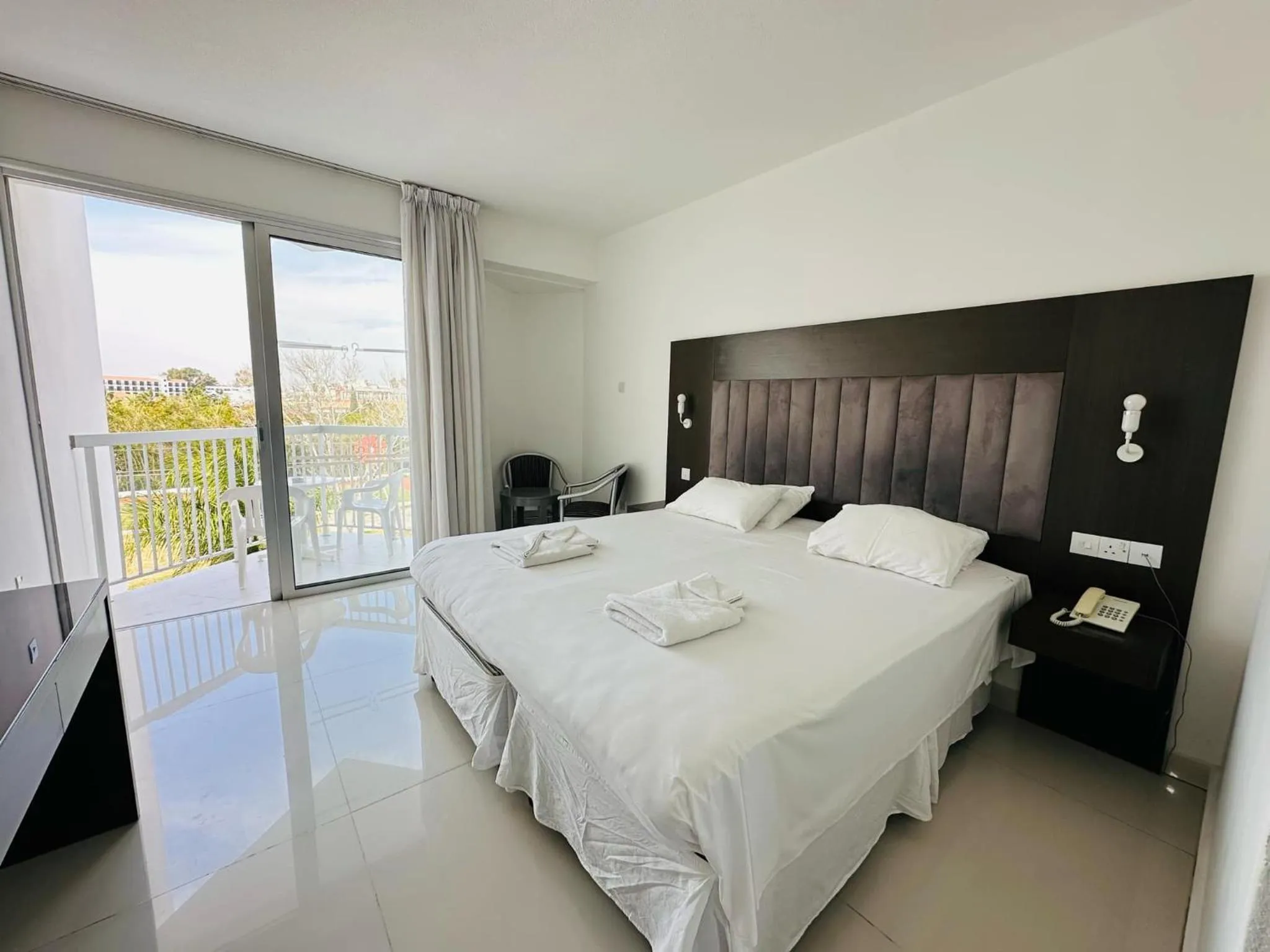 Bed in Napa Jay Hotel