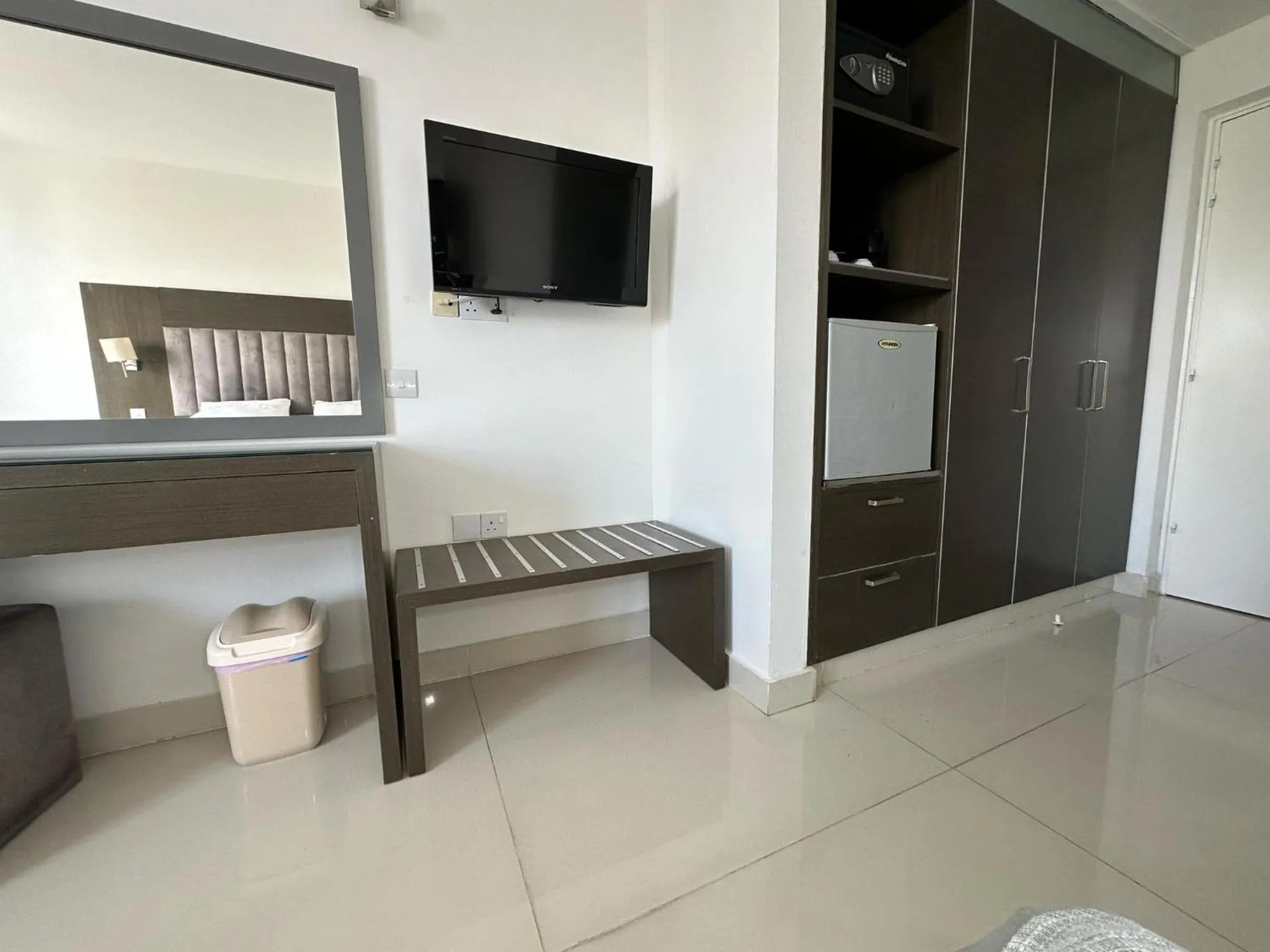 TV and multimedia in Napa Jay Hotel