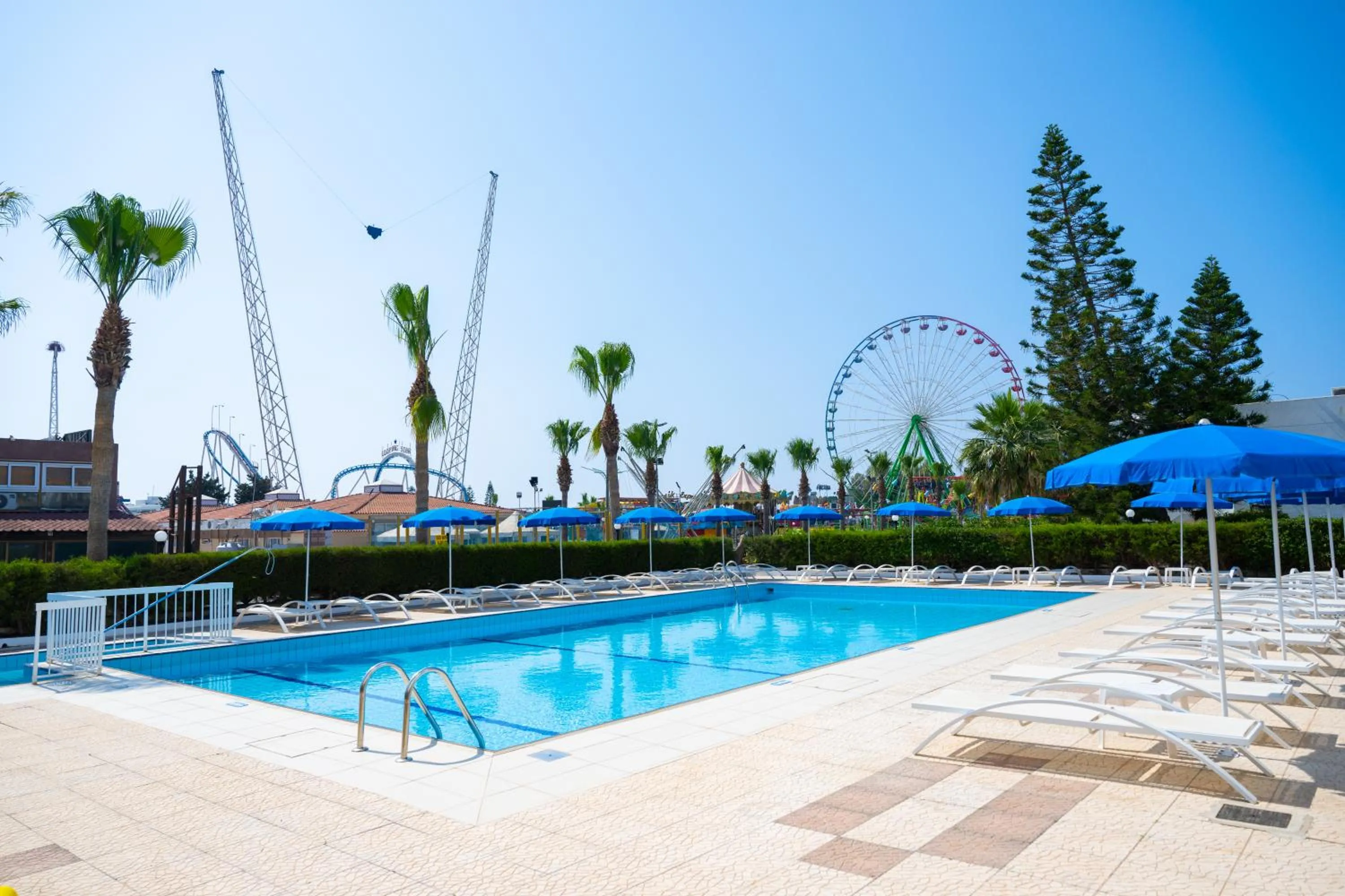 Swimming pool in Napa Jay Hotel