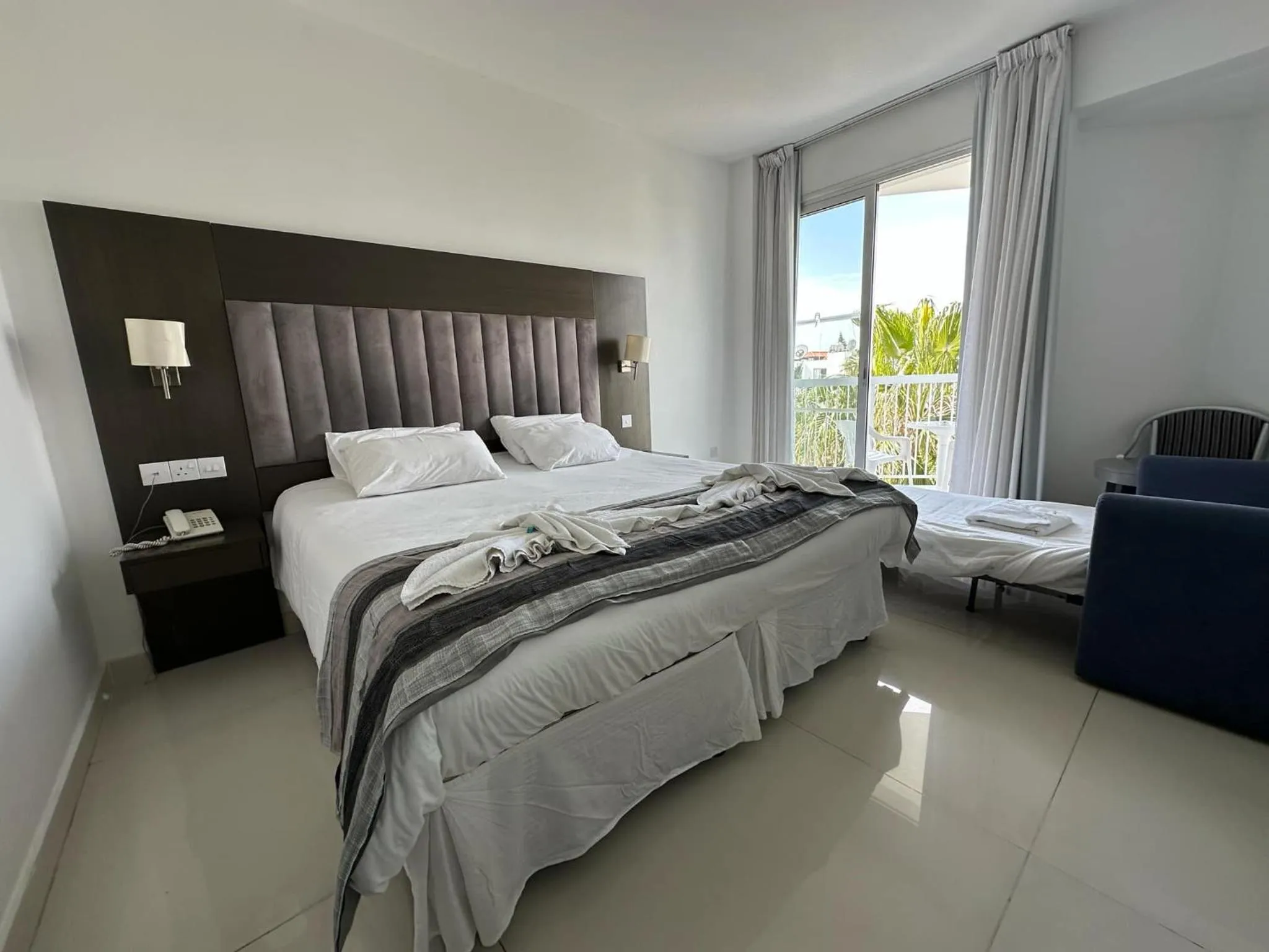 Bed in Napa Jay Hotel