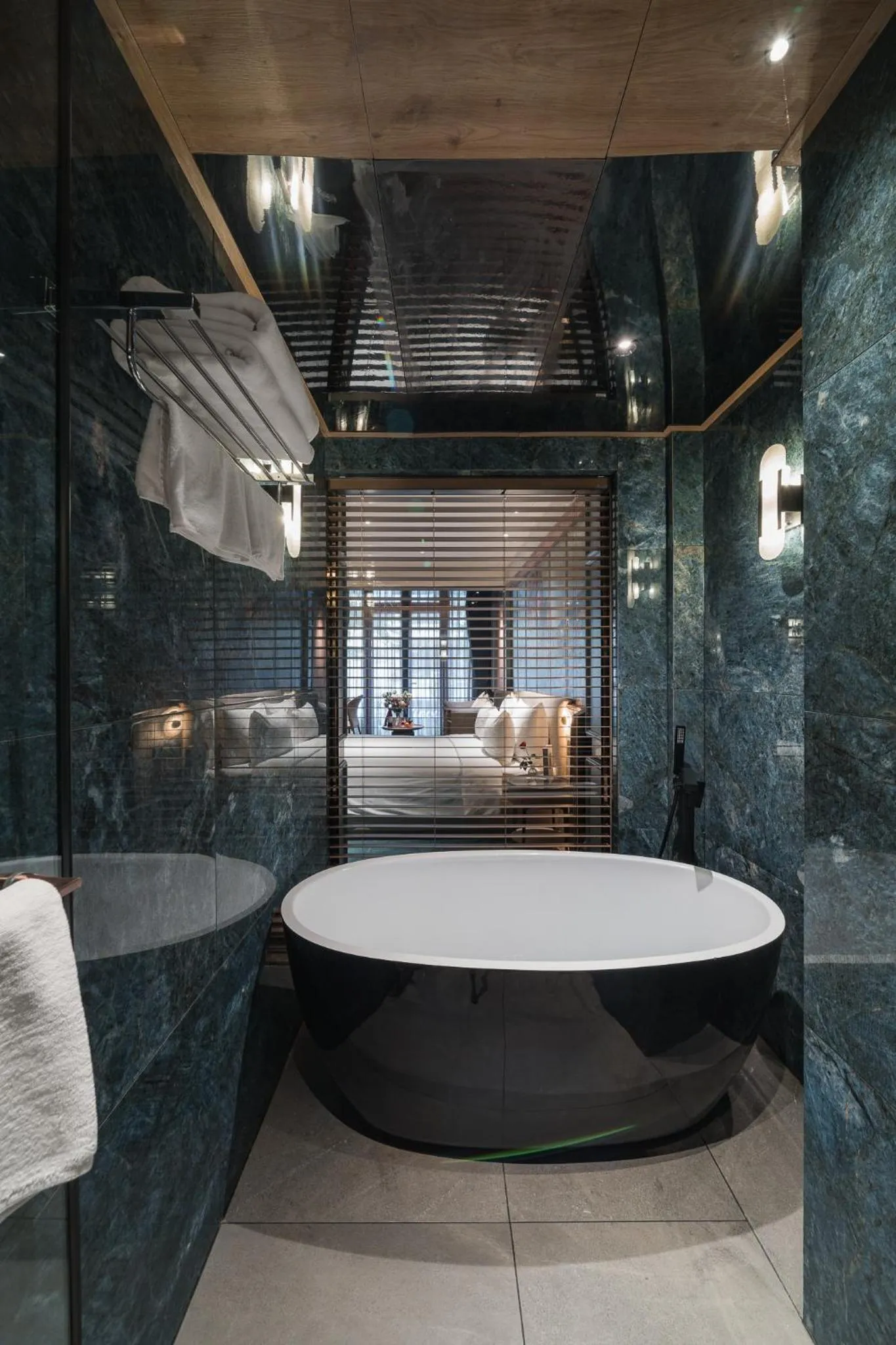 Bath in La Passion Premium Cau Go