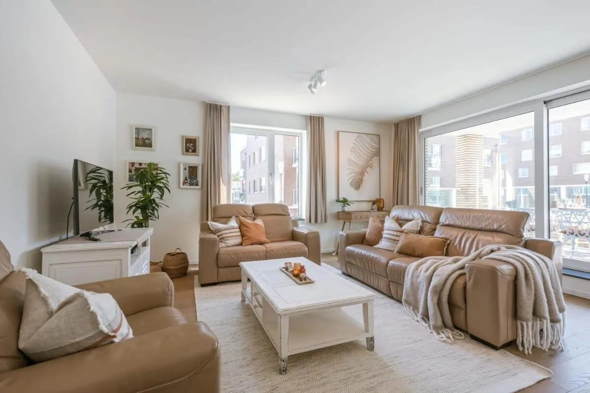 Luminous apartment near the marina with parking - 3BR