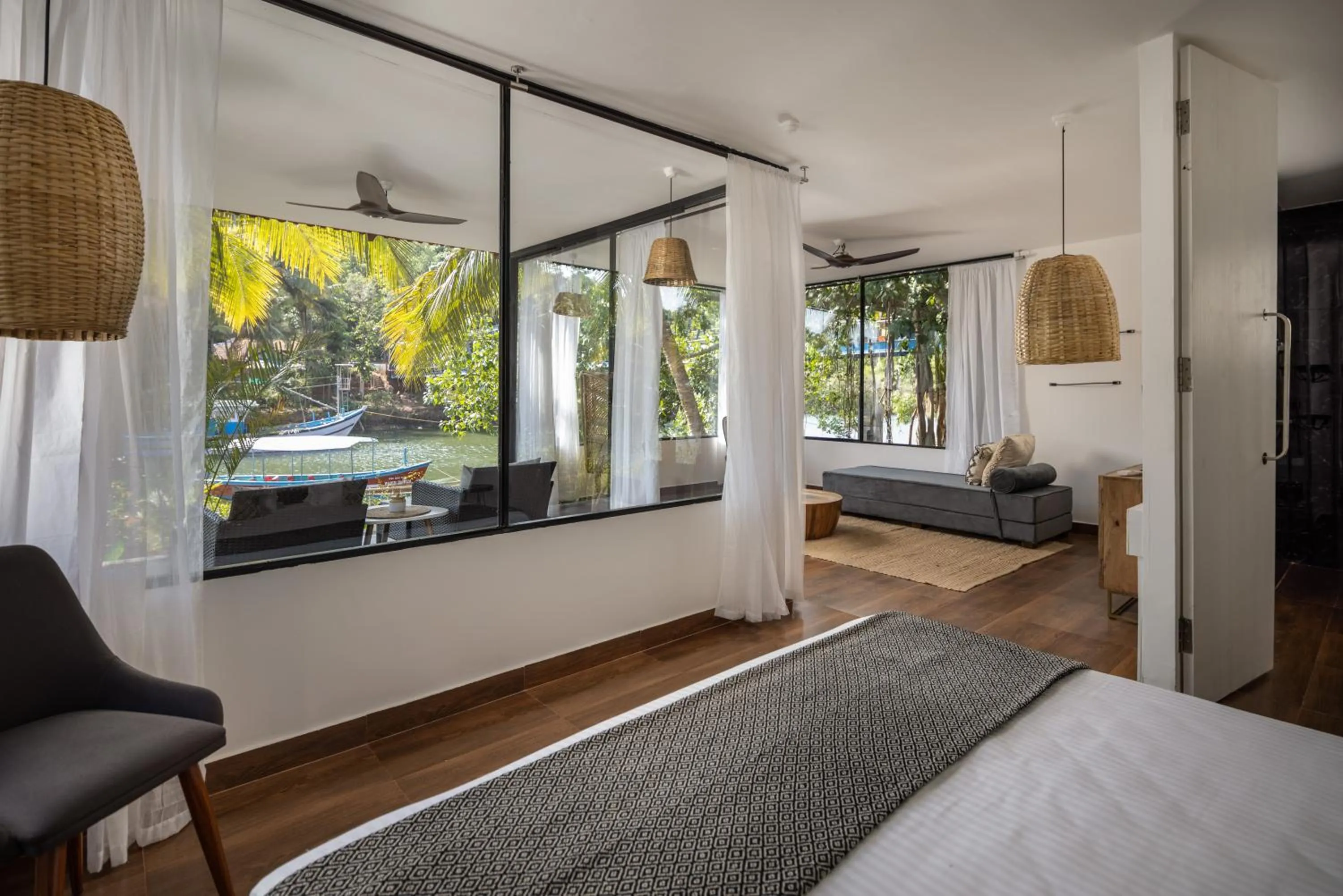 Balcony/Terrace, Bed in Pont Bleu Suites Riverside & Pool