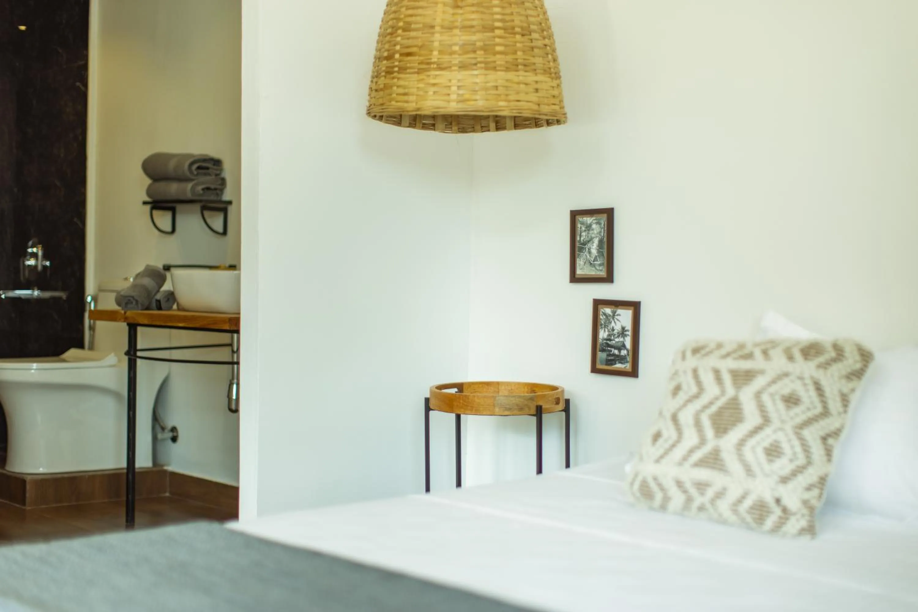 Bathroom, Bed in Pont Bleu Suites Riverside & Pool