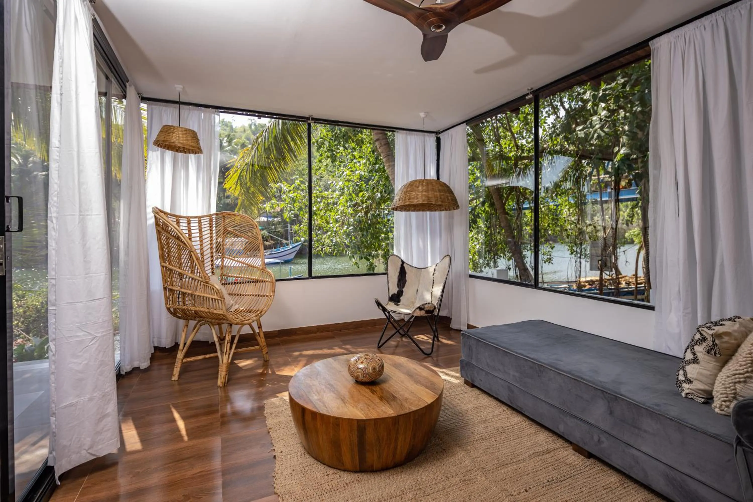 Living room in Pont Bleu Suites Riverside & Pool