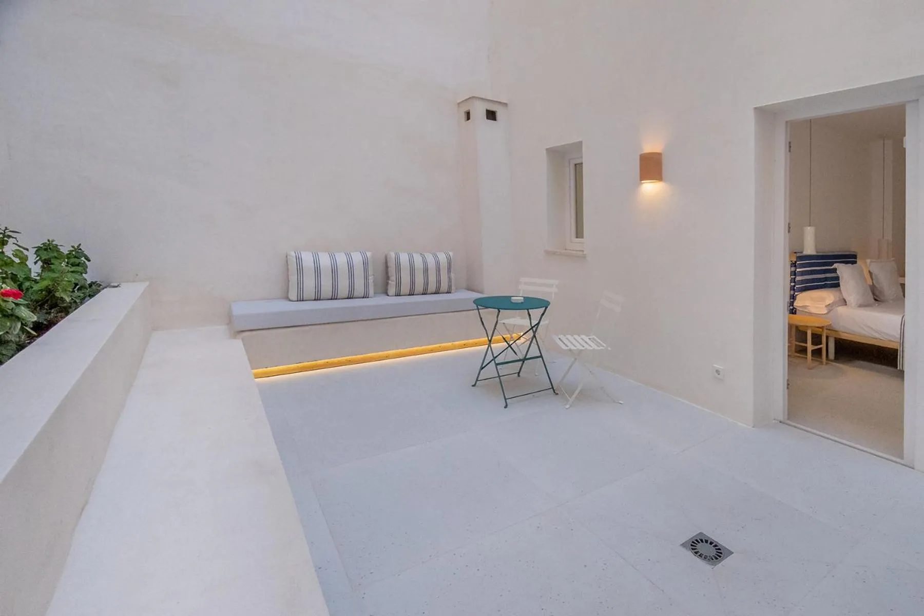 Patio, Bed in HOTEL BINI