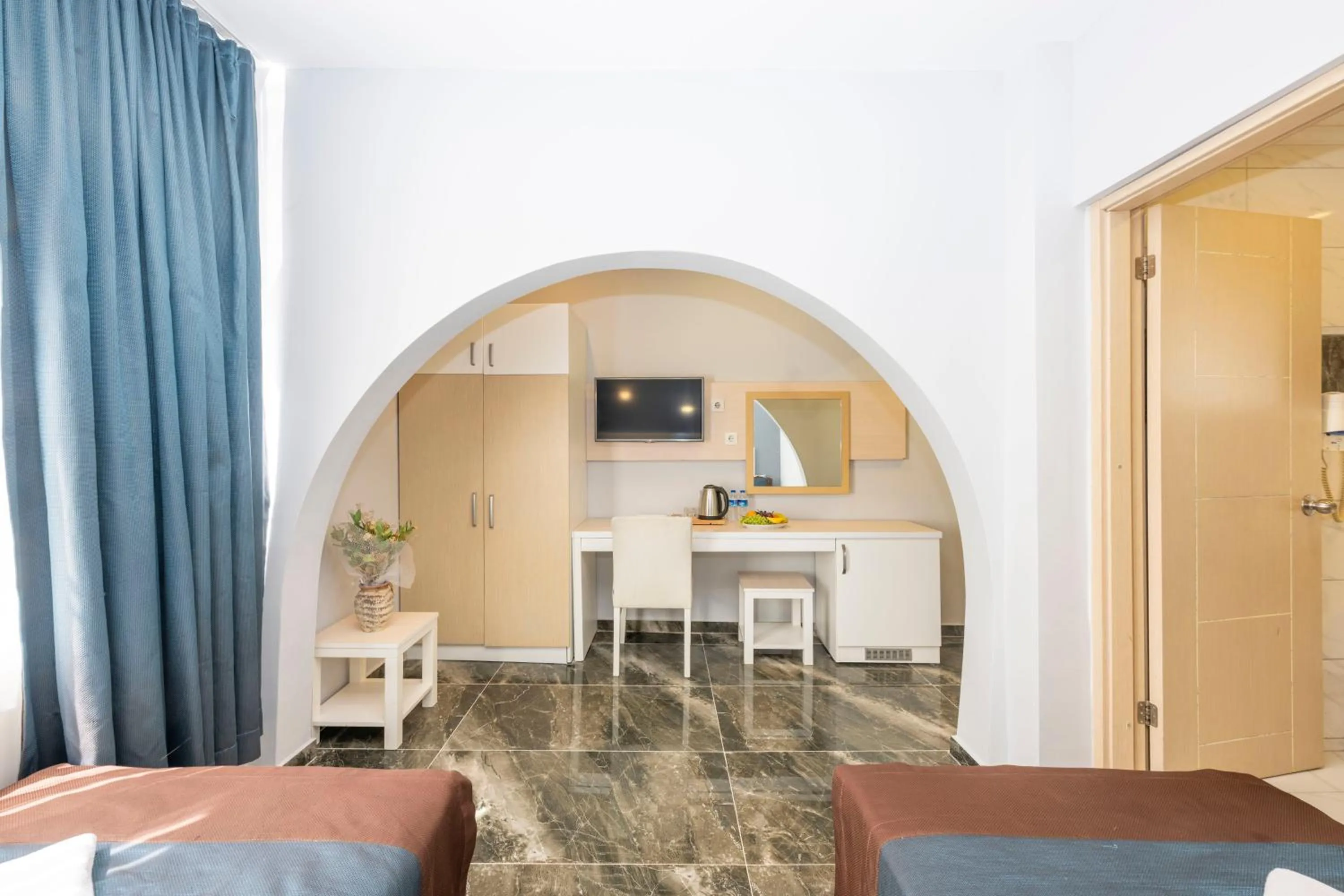 Bed in LEGEND TULIP HOTEL