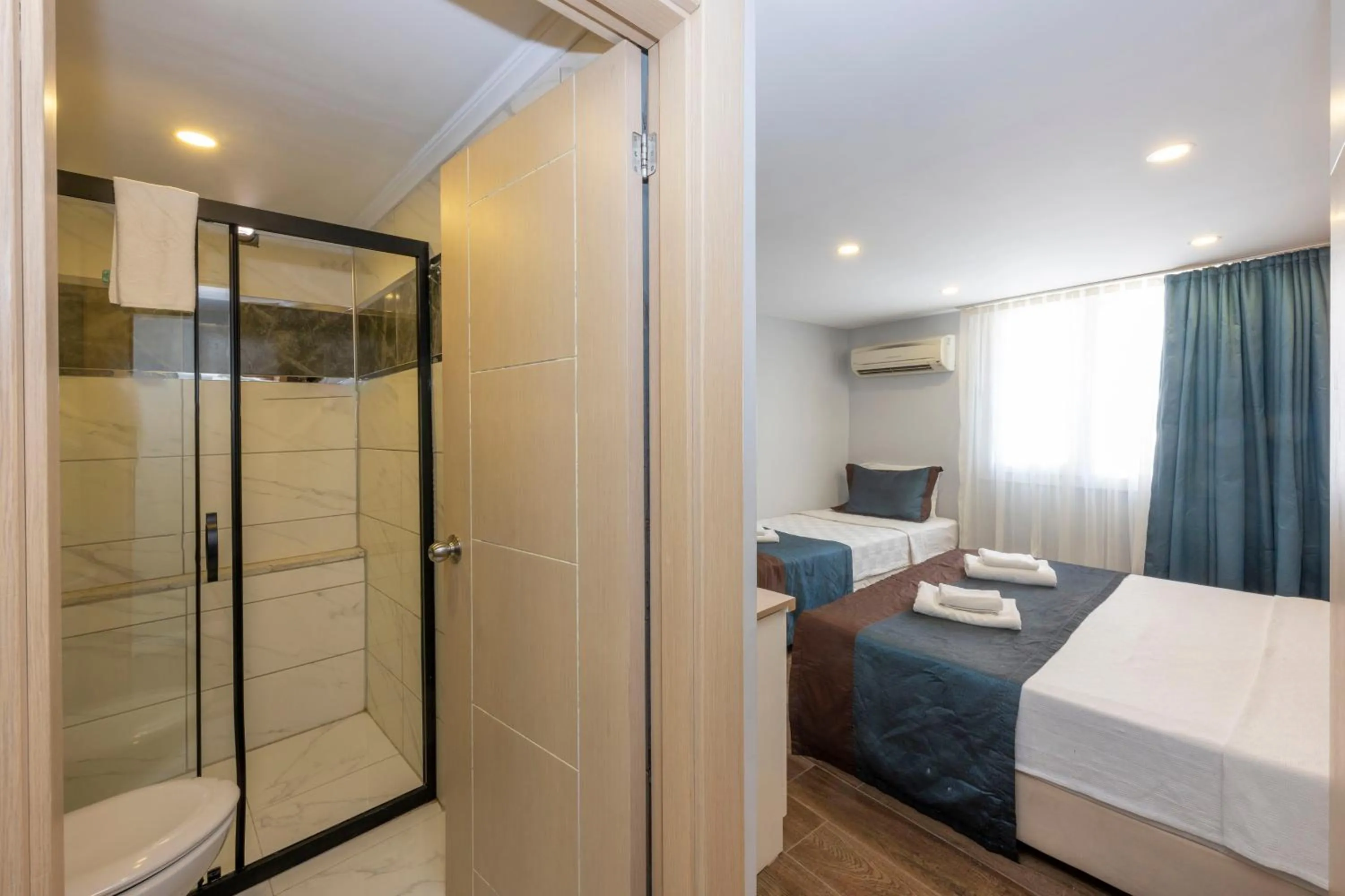 Bed in LEGEND TULIP HOTEL