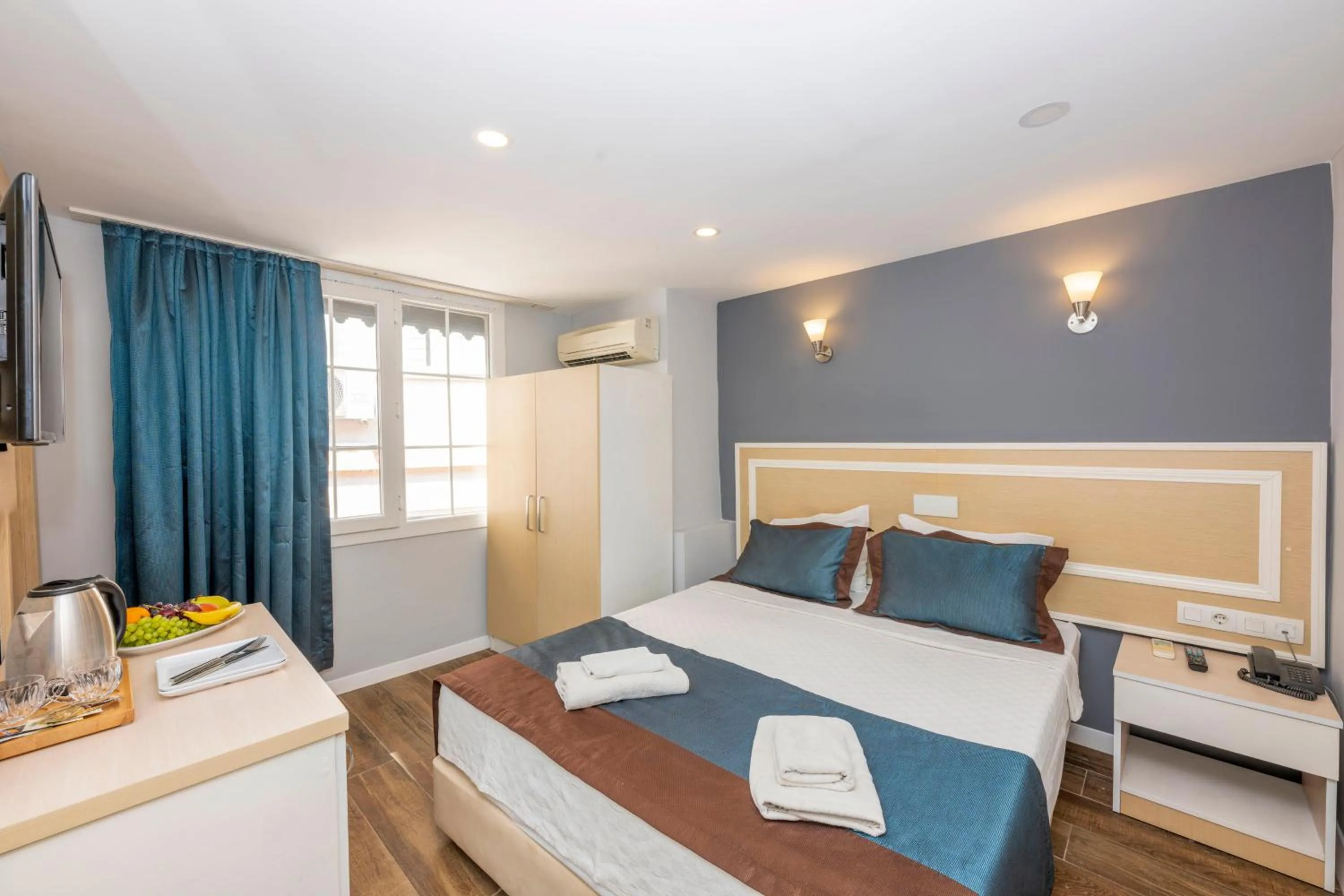 Bed in LEGEND TULIP HOTEL