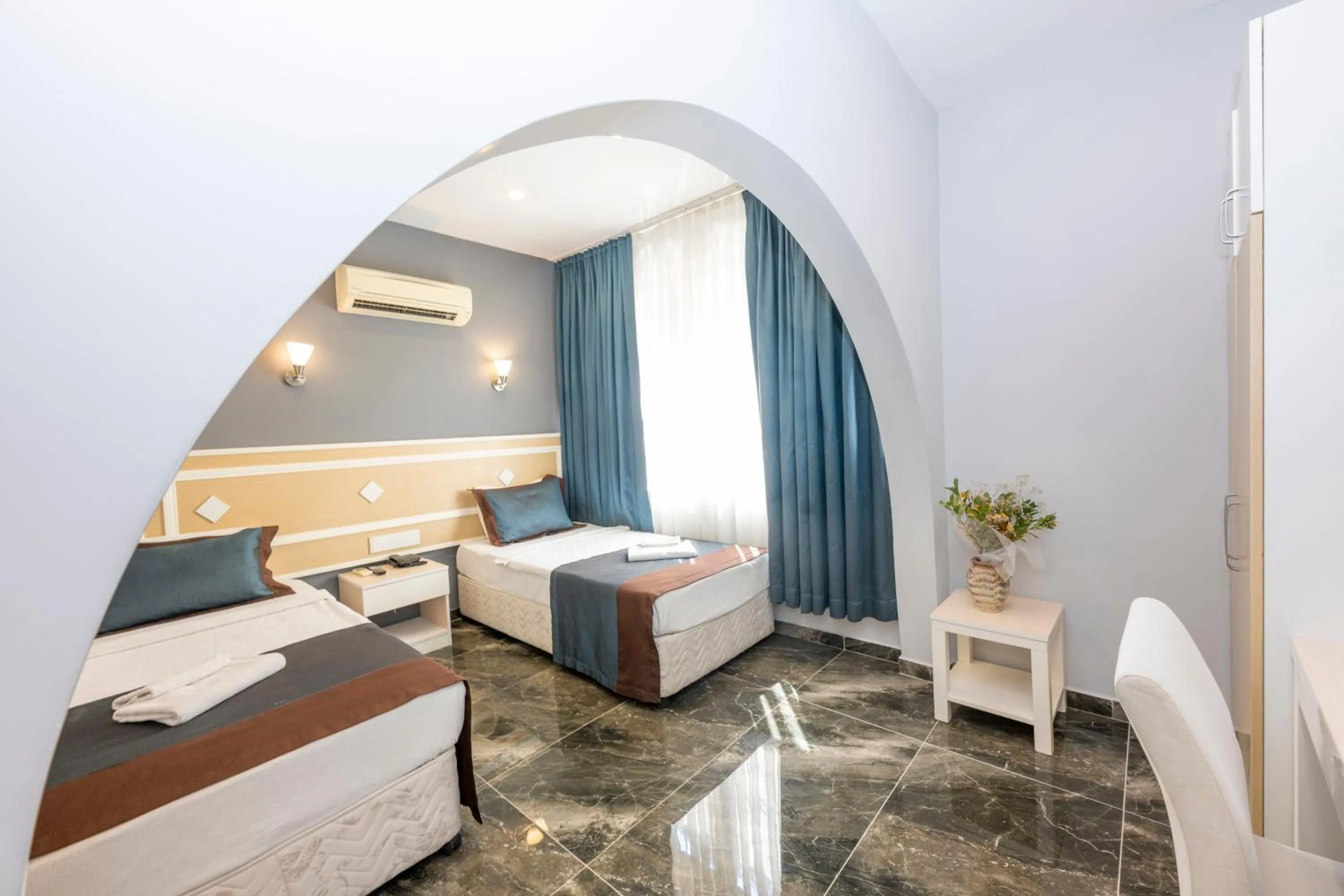 Bed in LEGEND TULIP HOTEL