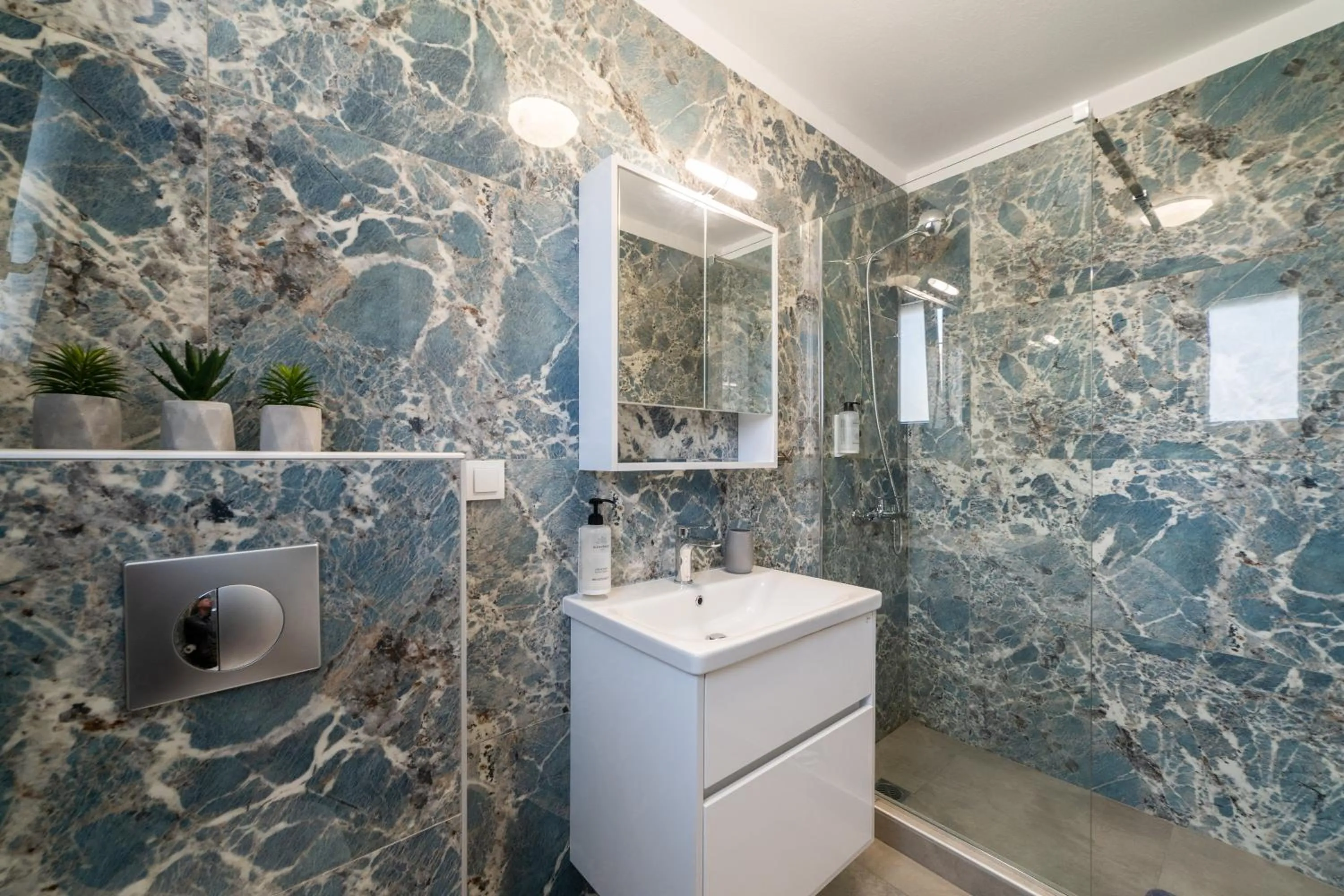 Shower in Argilos & Argilos Deluxe Residential Complexes