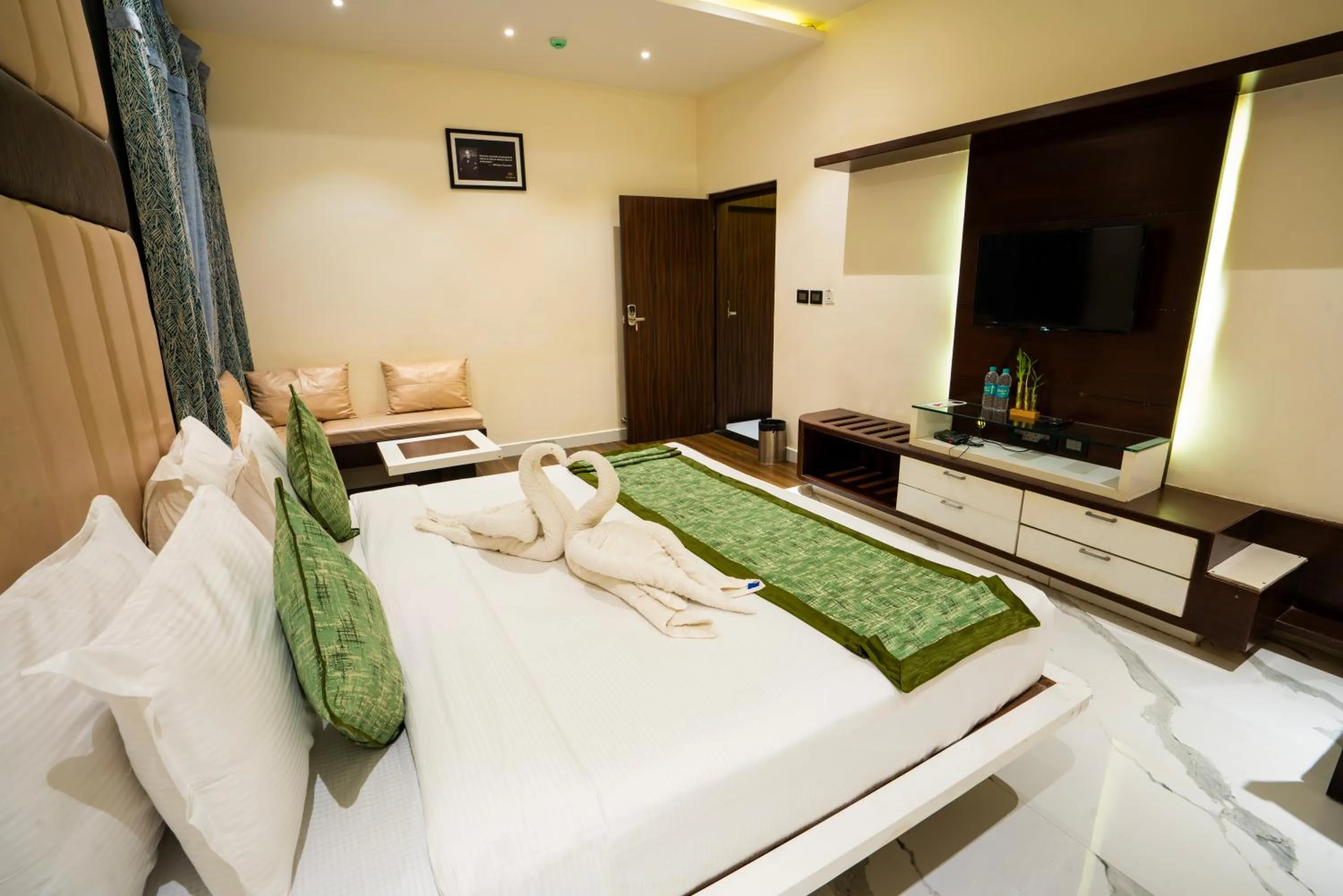 TV and multimedia, Bed in PARK SIGNATURE HOTELS - Royal Benza