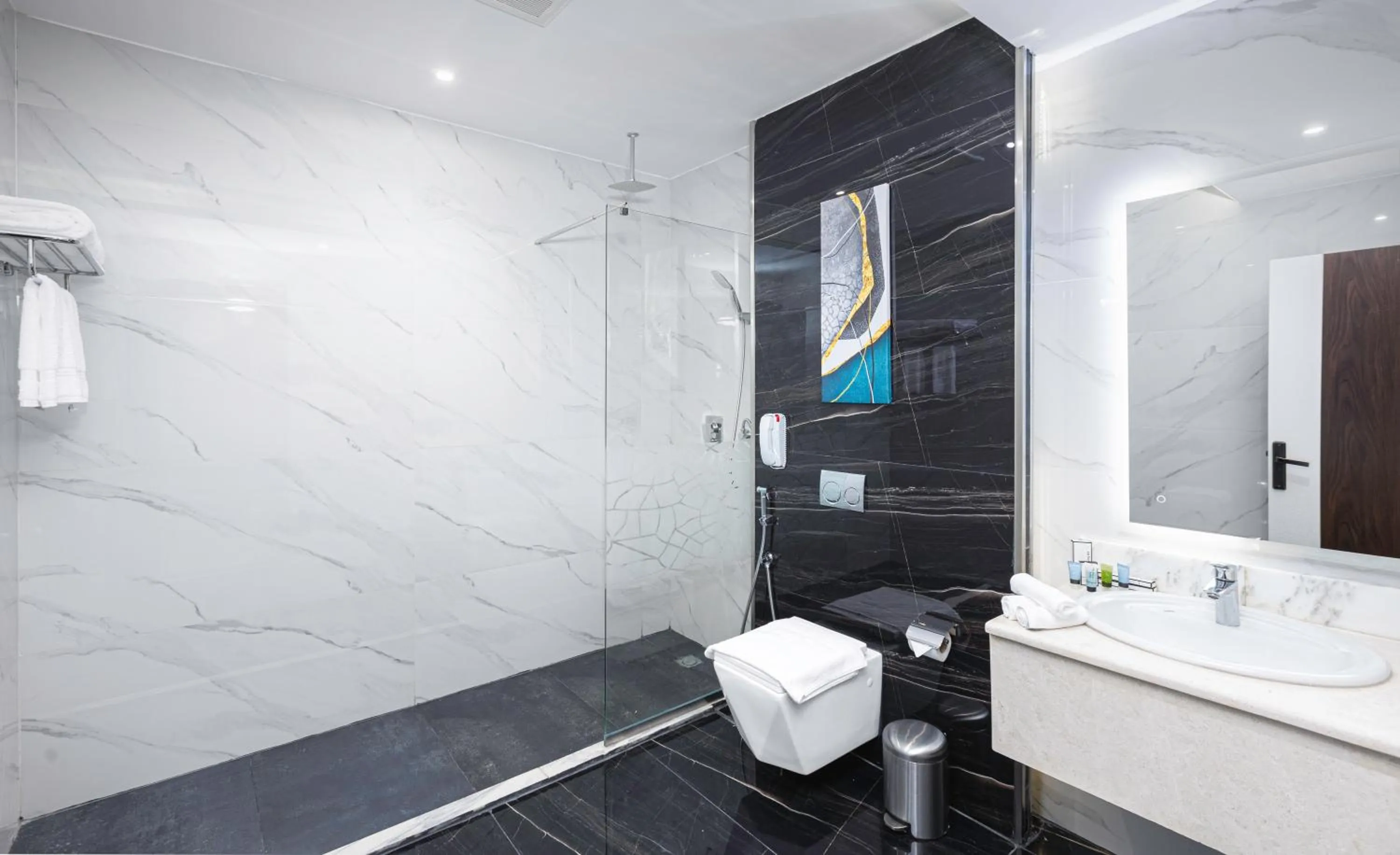 Shower in Jasmien Golden Hotel