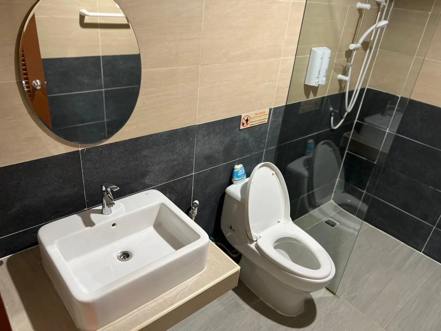 Shower in V Tharm Hotel