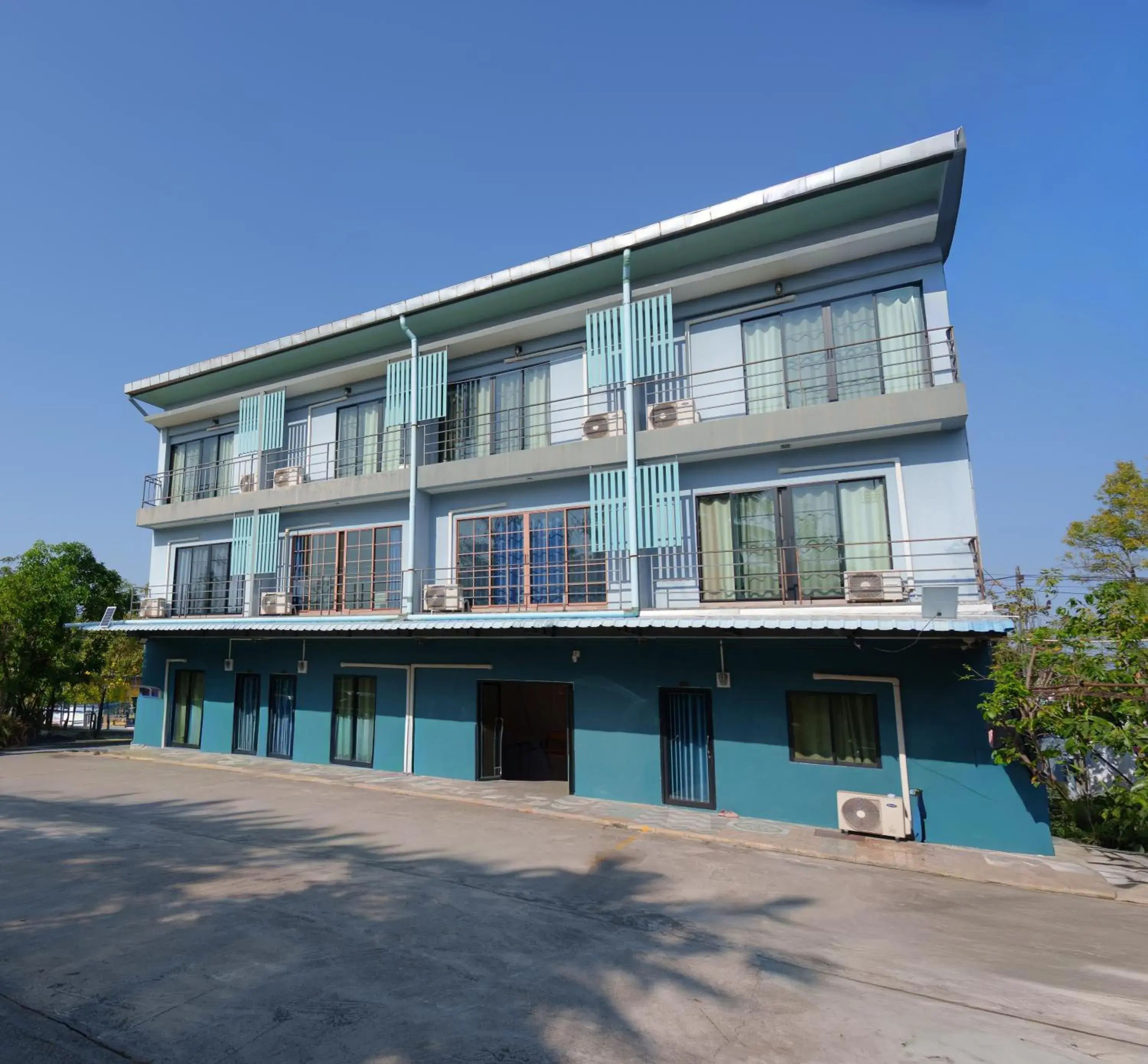 Property building in V Tharm Hotel Property building in V Tharm Hotel