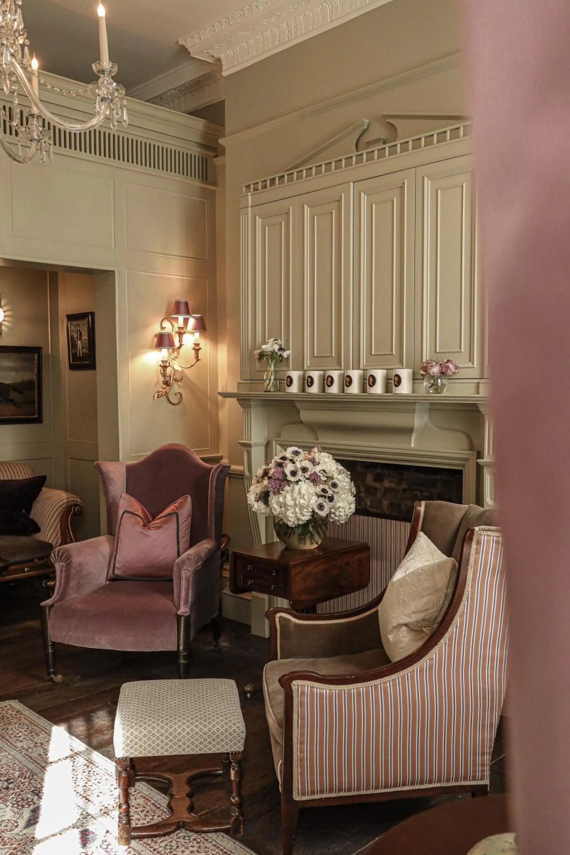 Communal lounge/ TV room in Henrys Townhouse Marylebone, London