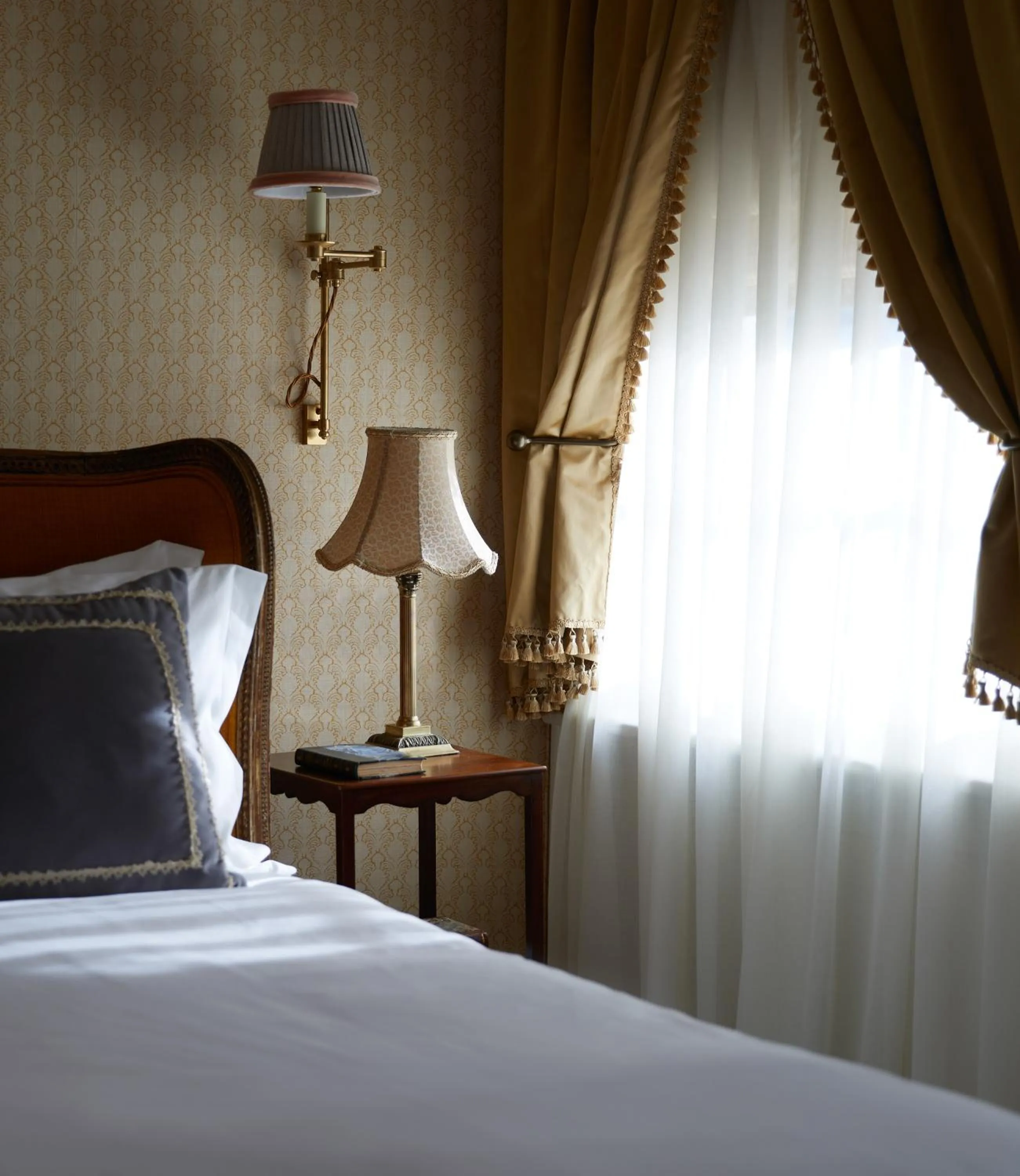 Bed in Henrys Townhouse Marylebone, London