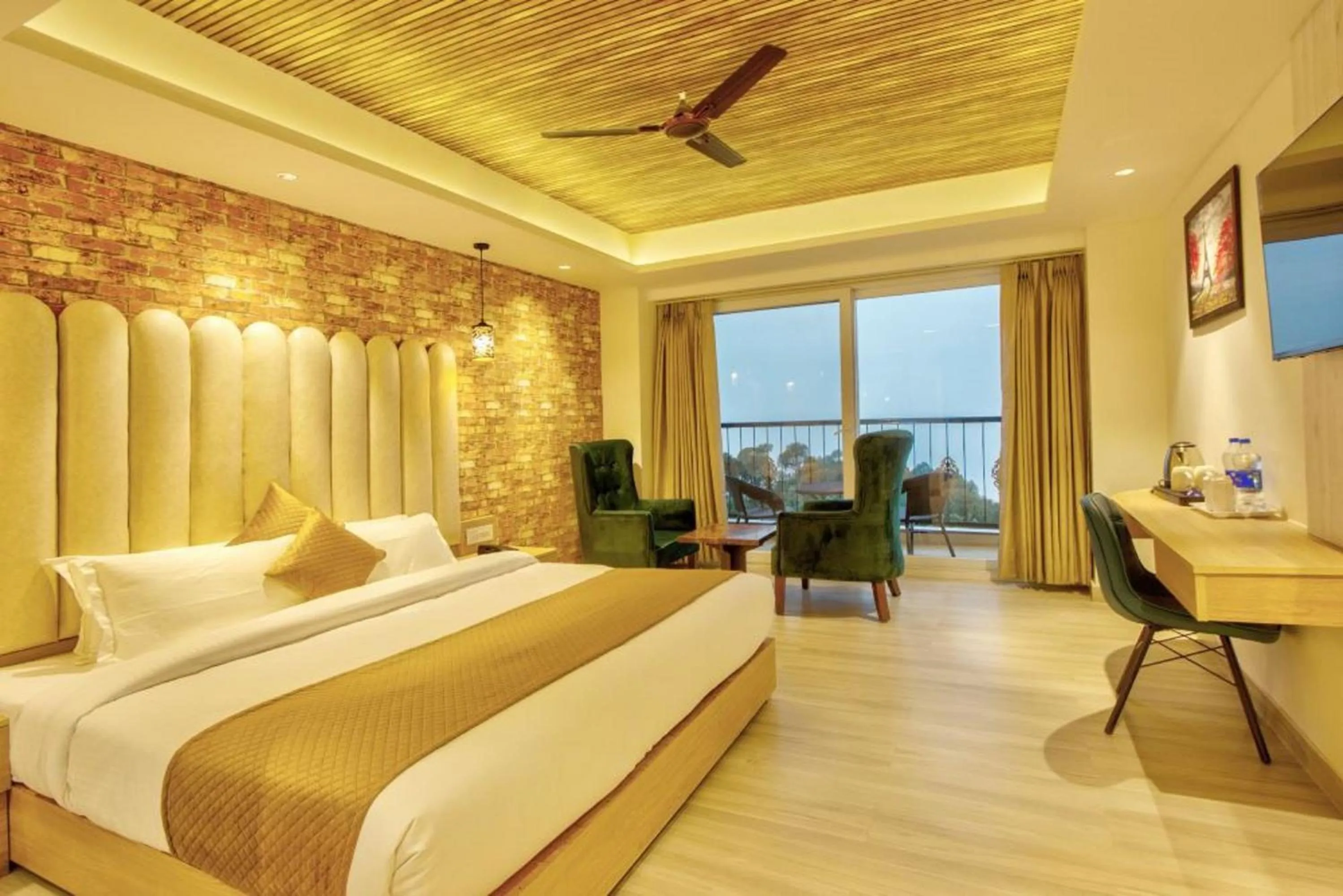 Bed in Hotel Katson Castle Dharamshala