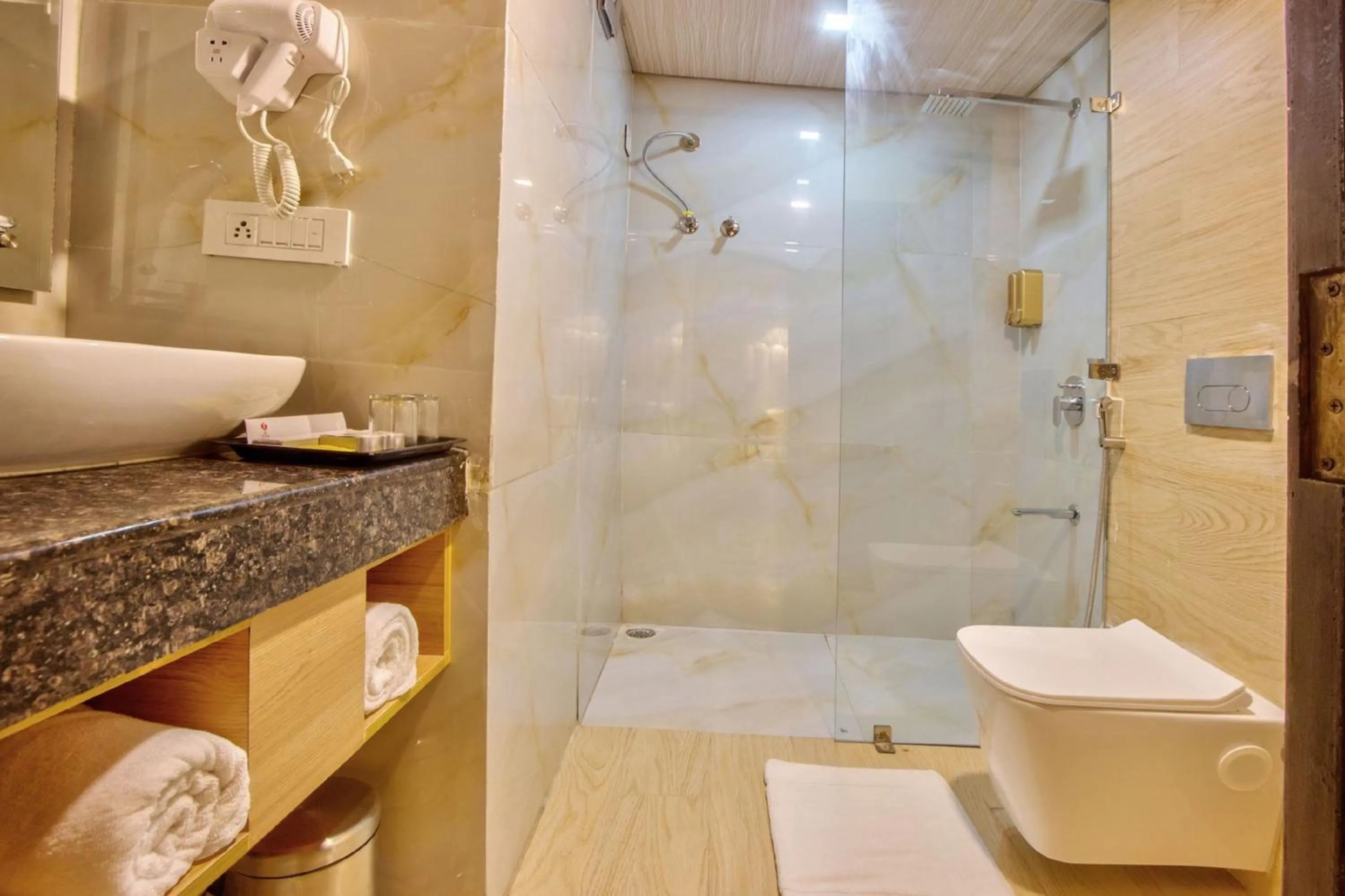 Shower in Hotel Katson Castle Dharamshala