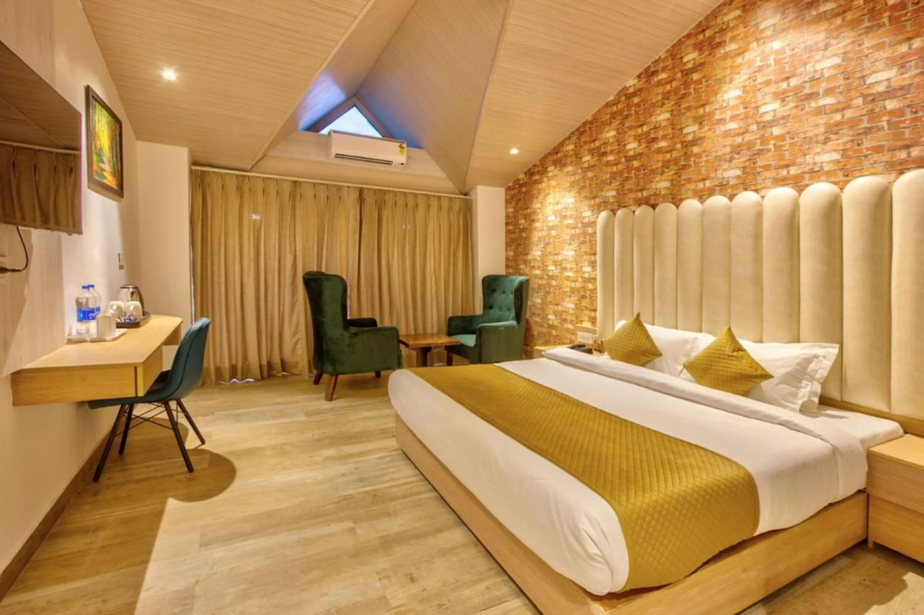 Bed in Hotel Katson Castle Dharamshala