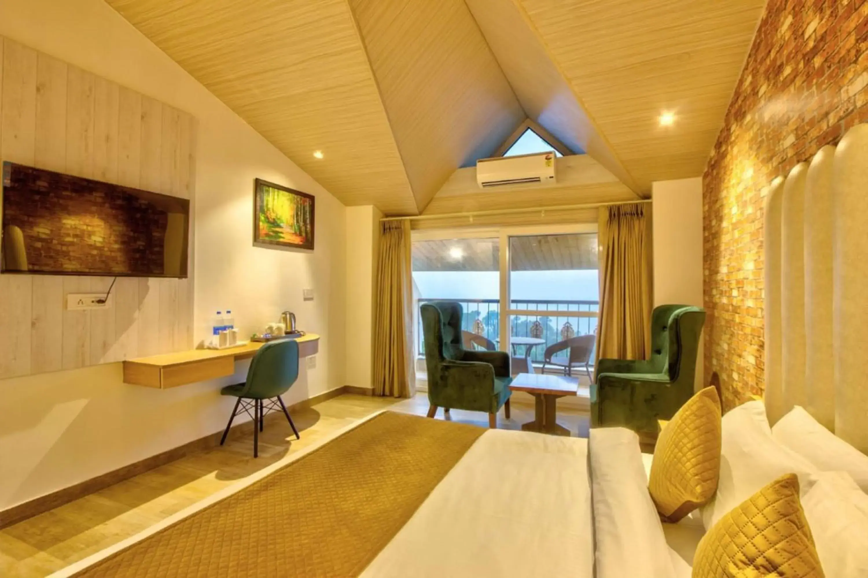 Bed in Hotel Katson Castle Dharamshala Bed in Hotel Katson Castle Dharamshala