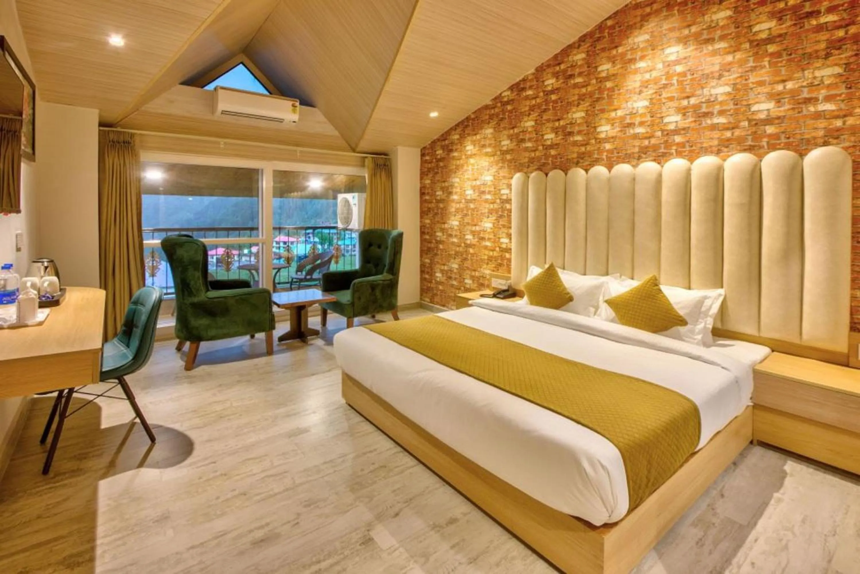 Bed in Hotel Katson Castle Dharamshala