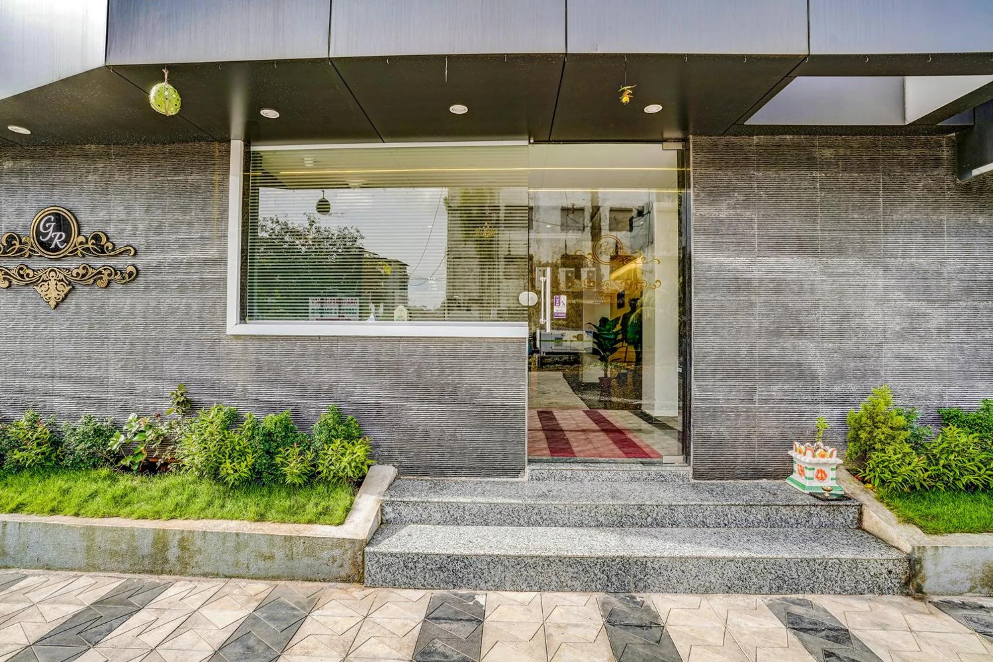 Facade/entrance in FabHotel Grand Residency