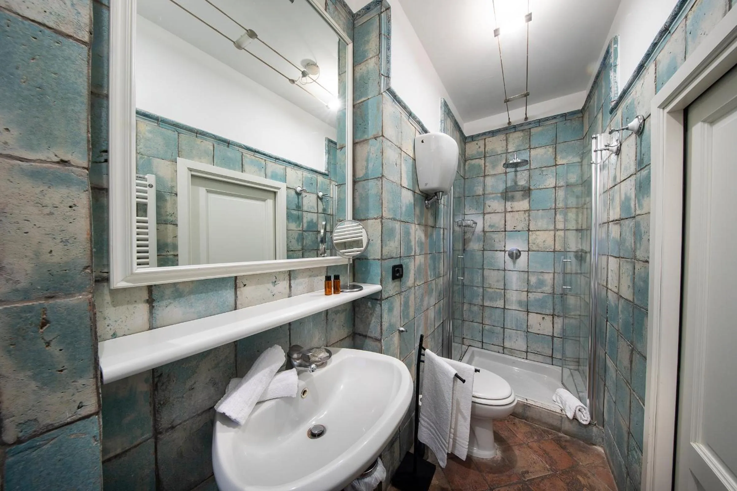 Shower in Il Battistero Siena Residenza d'Epoca