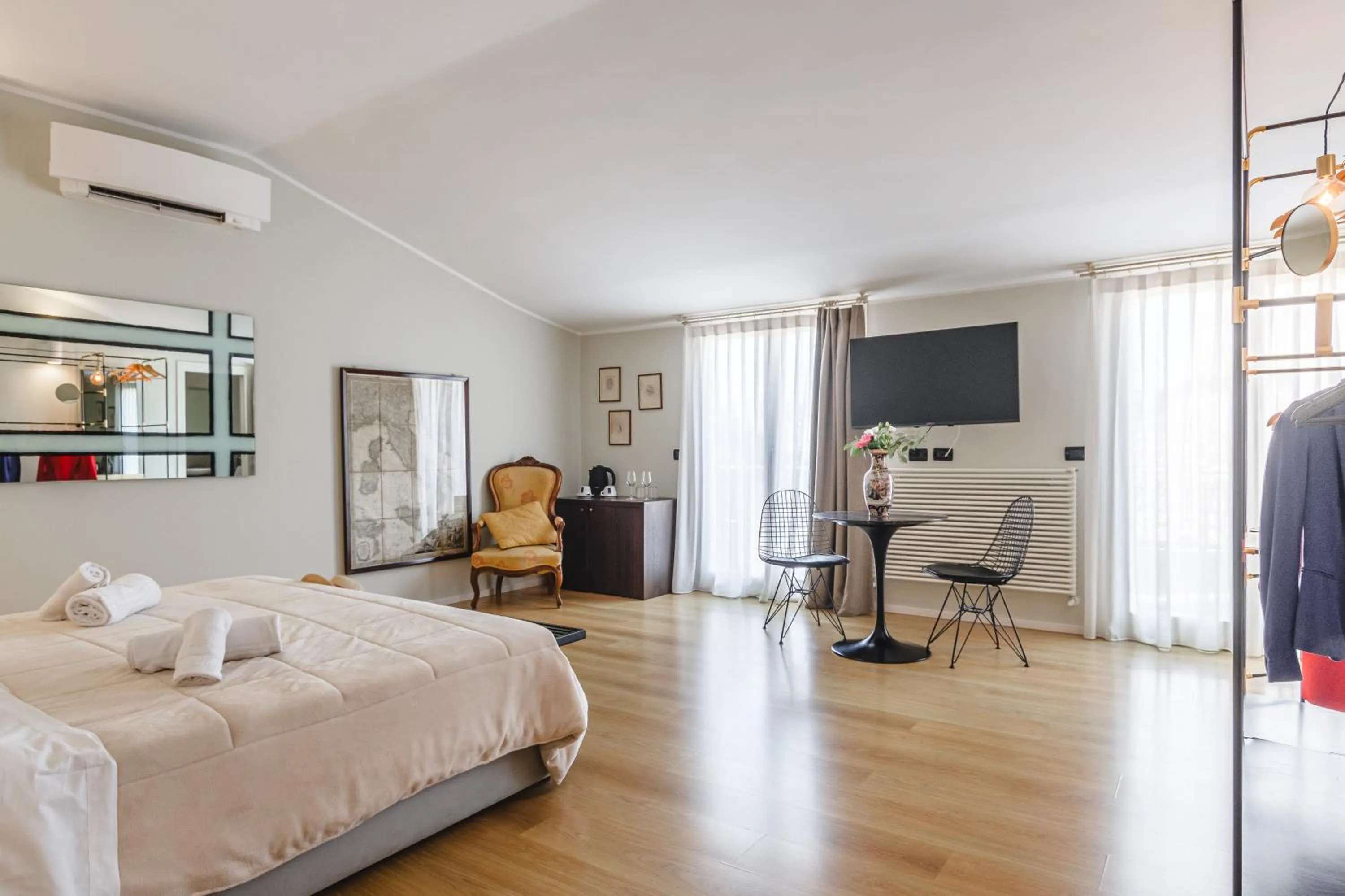 Photo of the whole room, Bed in Il Battistero Siena Residenza d'Epoca