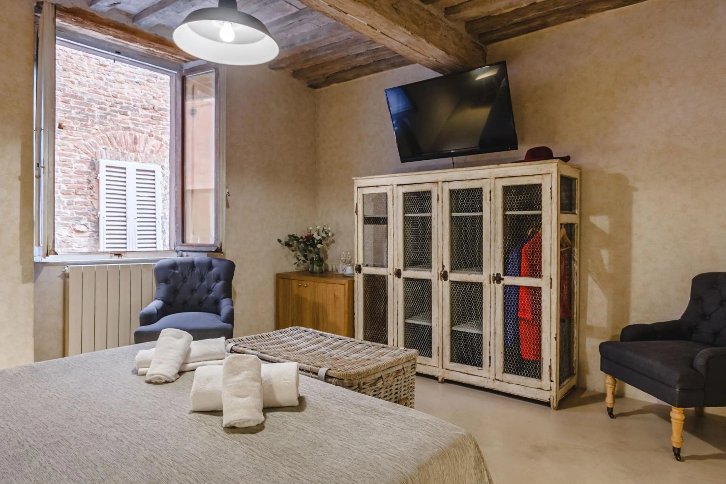 Photo of the whole room, Bed in Il Battistero Siena Residenza d'Epoca